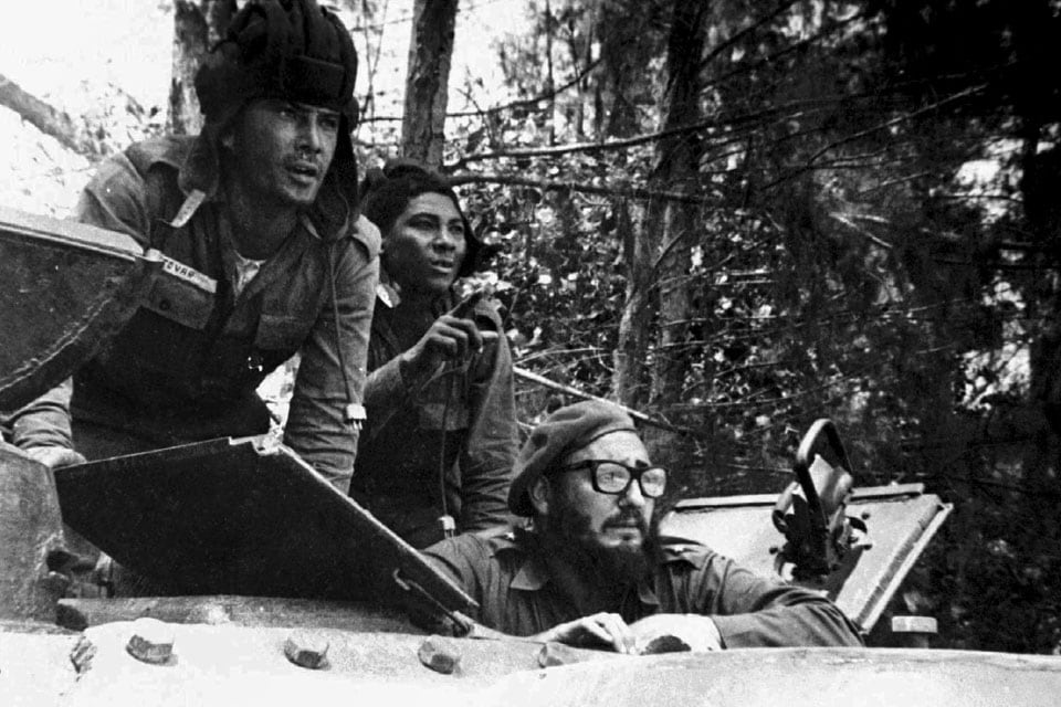 Fidel Castro dentro de un tanque cerca de Playa Girón, Cuba, durante la invasión de Bahía de Cochinos, abril de 1961