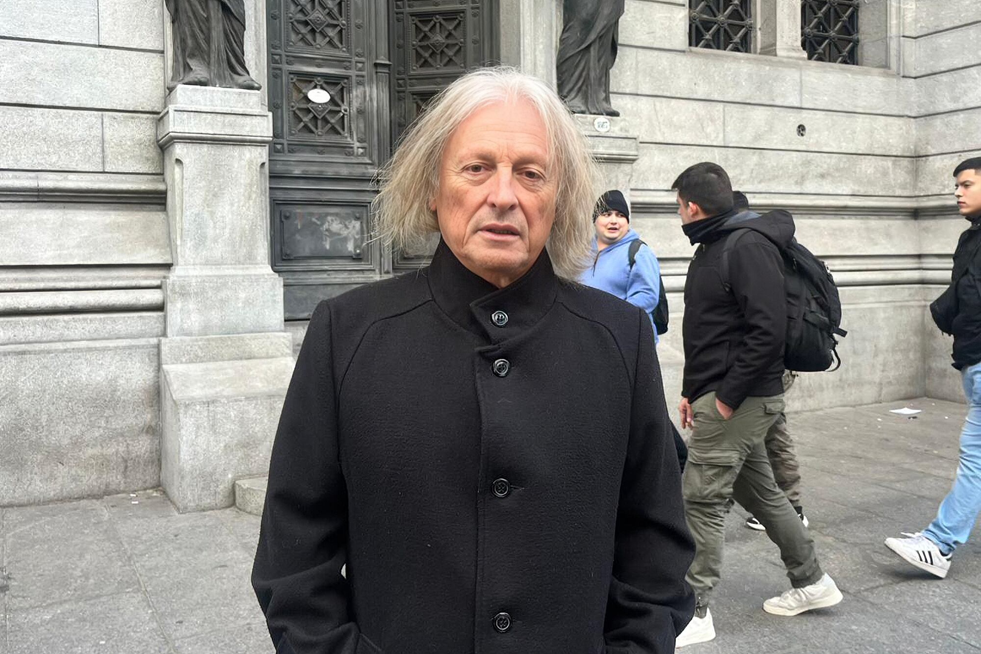 Villarruel le abrió las puertas del Senado al Pollo Sobrero para denunciar el "mal estado de los trenes" a cargo del Gobierno