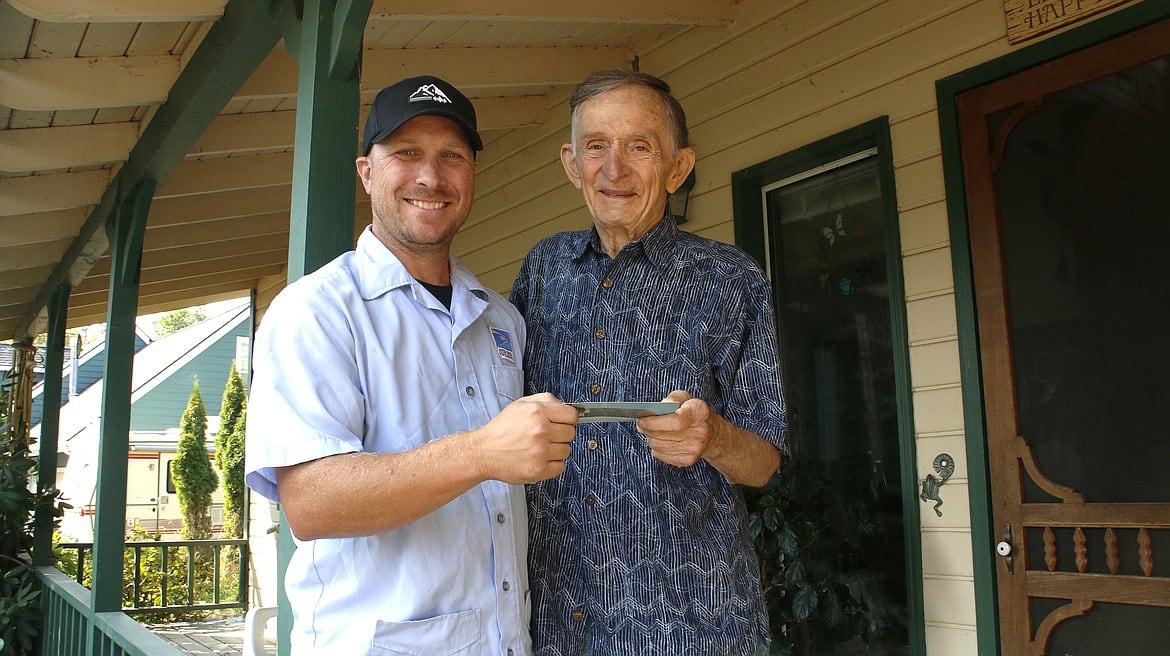 La postal fue finalmente entregada a Alan Ball en Sandpoint el 10 de septiembre de 2025 por un cartero local