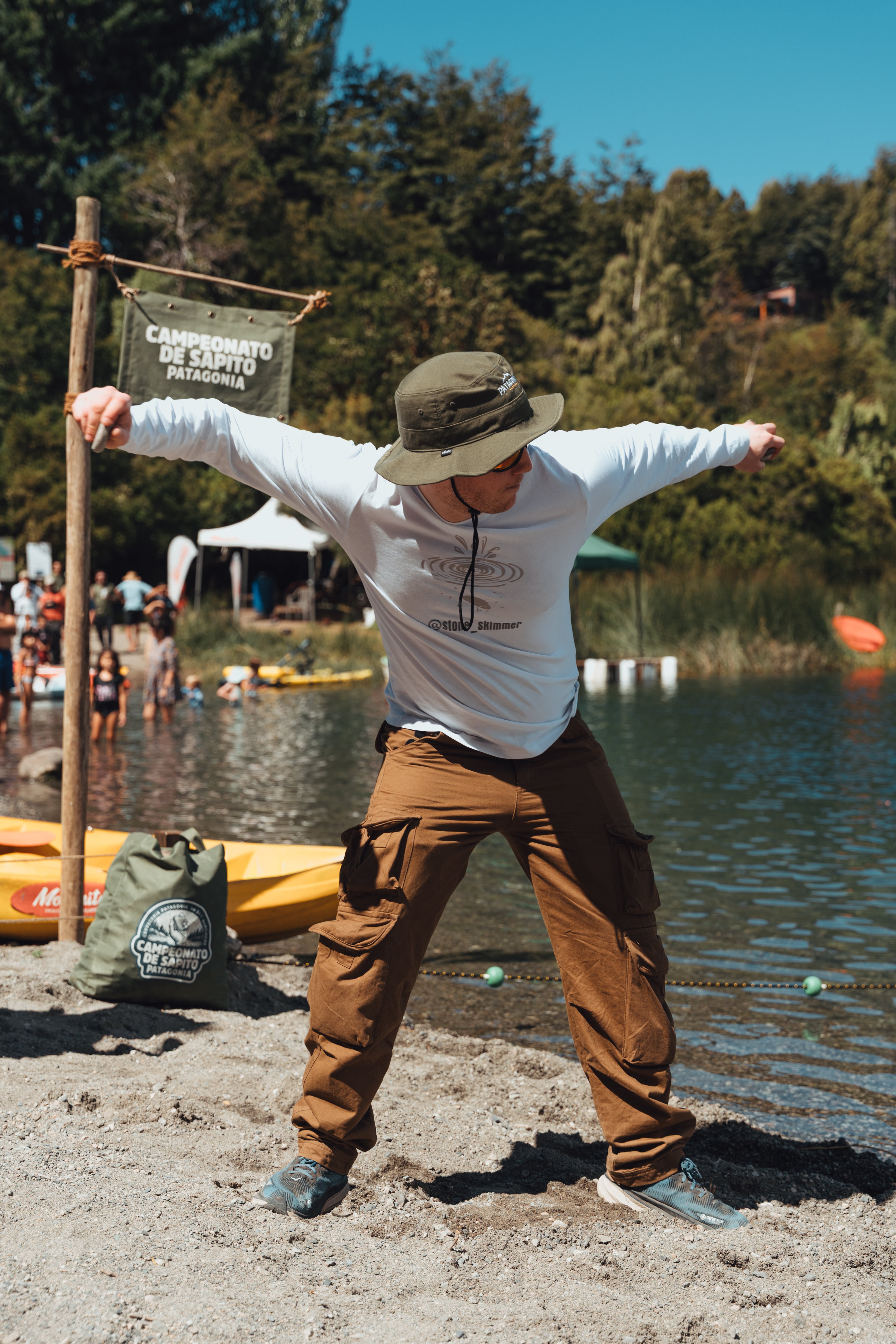 Phillip hace una demostración en el Campeonato de sapito de Bariloche, el pasado 14 de febrero