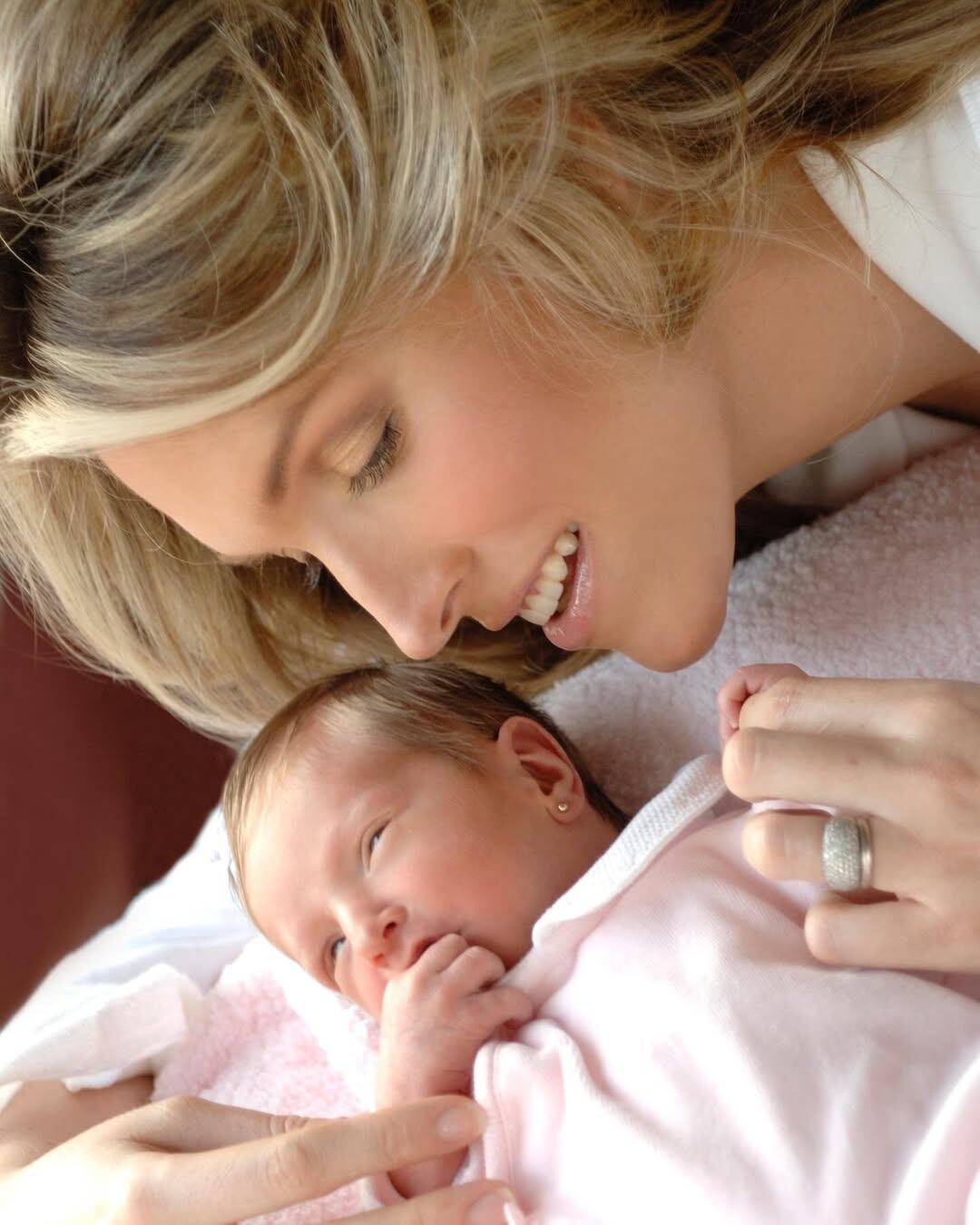 Liza Echeverría cuando se convirtió en mamá de Isabella en 2007