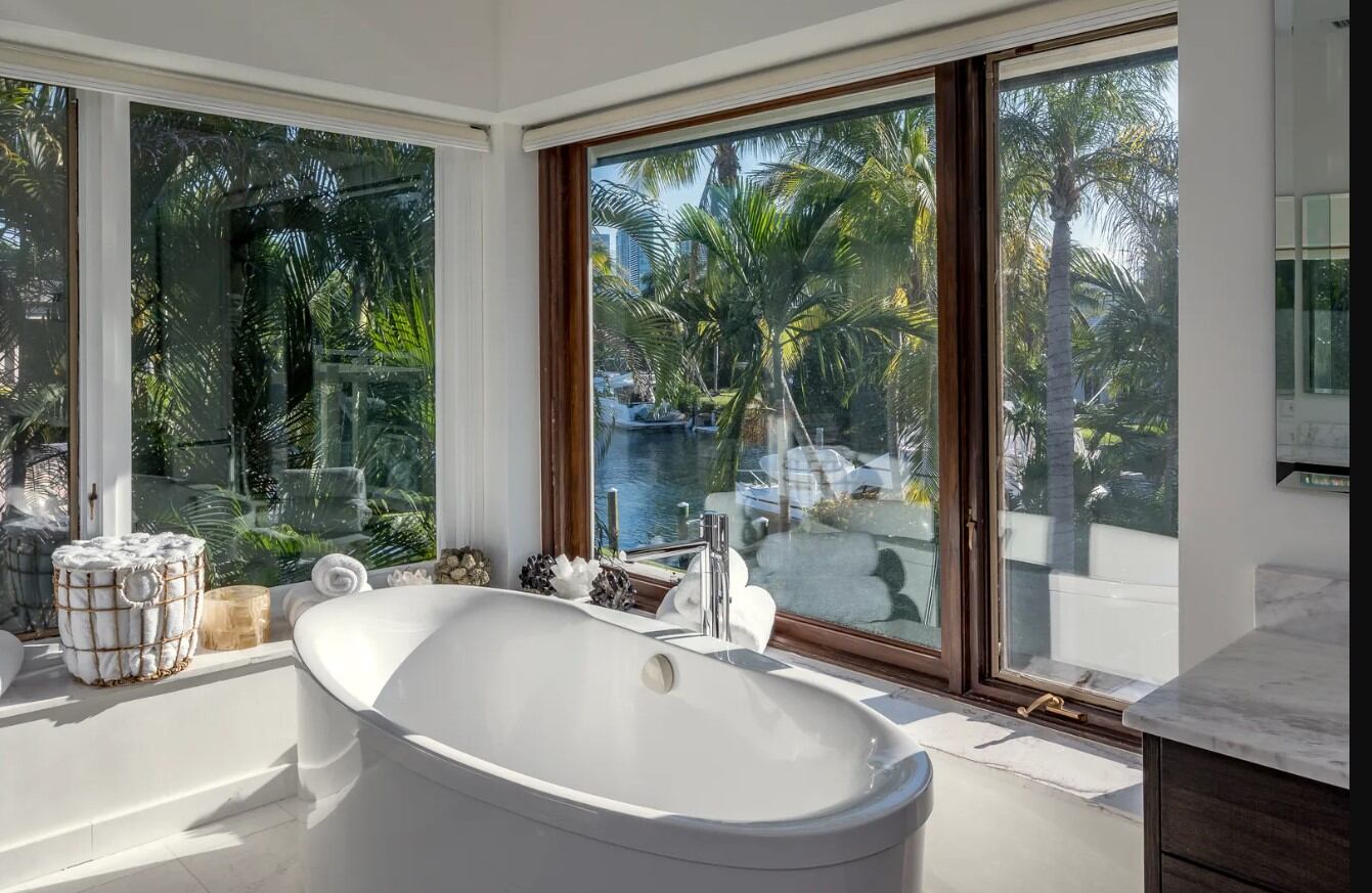 Una bañera de hidromasaje en la casa que perteneció a Joe Jonas y Sophie Turner