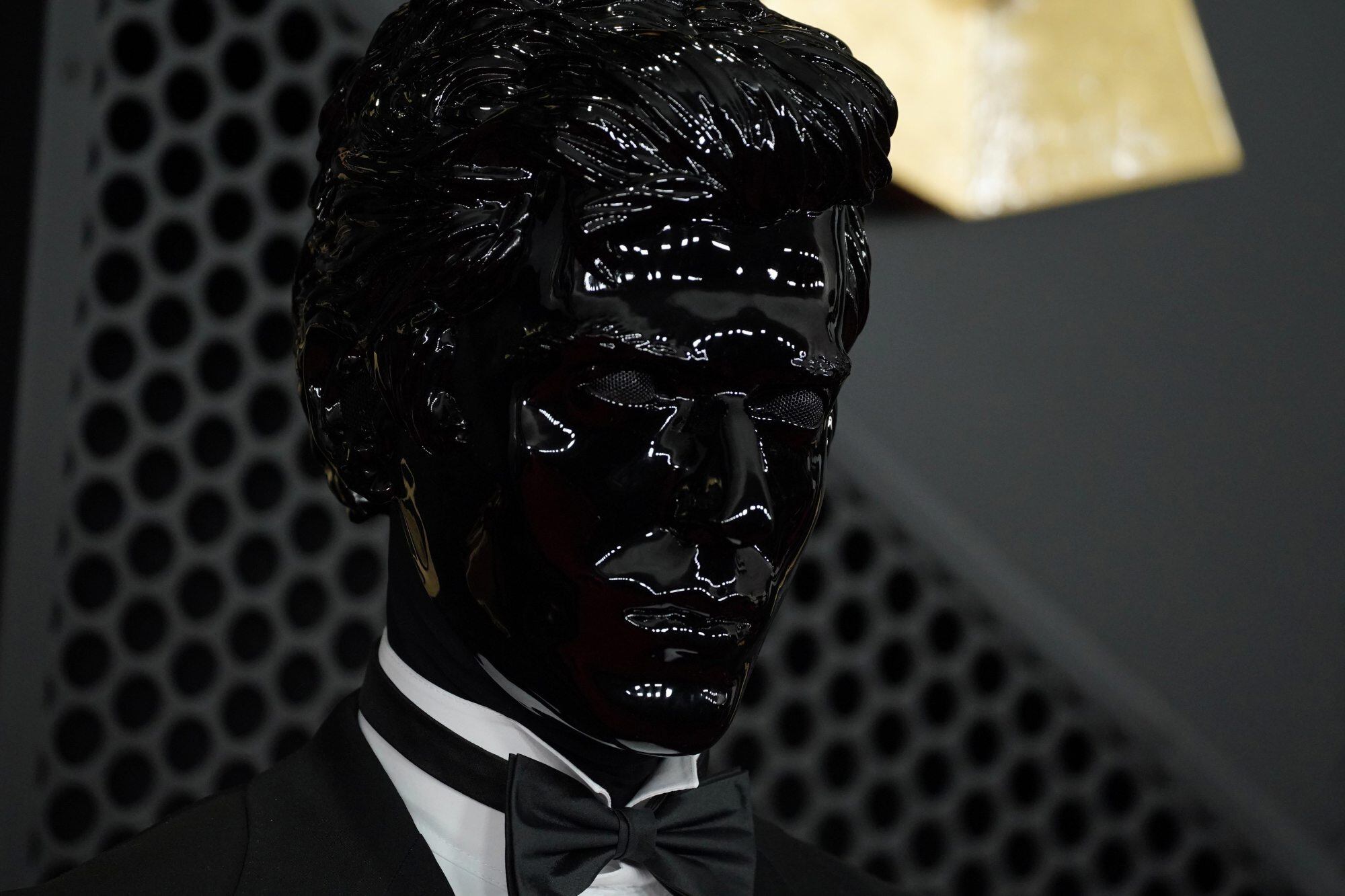 Ca7riel & Paco Amoroso, ganadores: se llevaron el premio en la categoría Mejor álbum alternativo latino 9 El músico, productor y compositor francés Gesaffelstein, uno de los ganadores por su trabajo junto a Lady Gaga, en su arribo al teatro