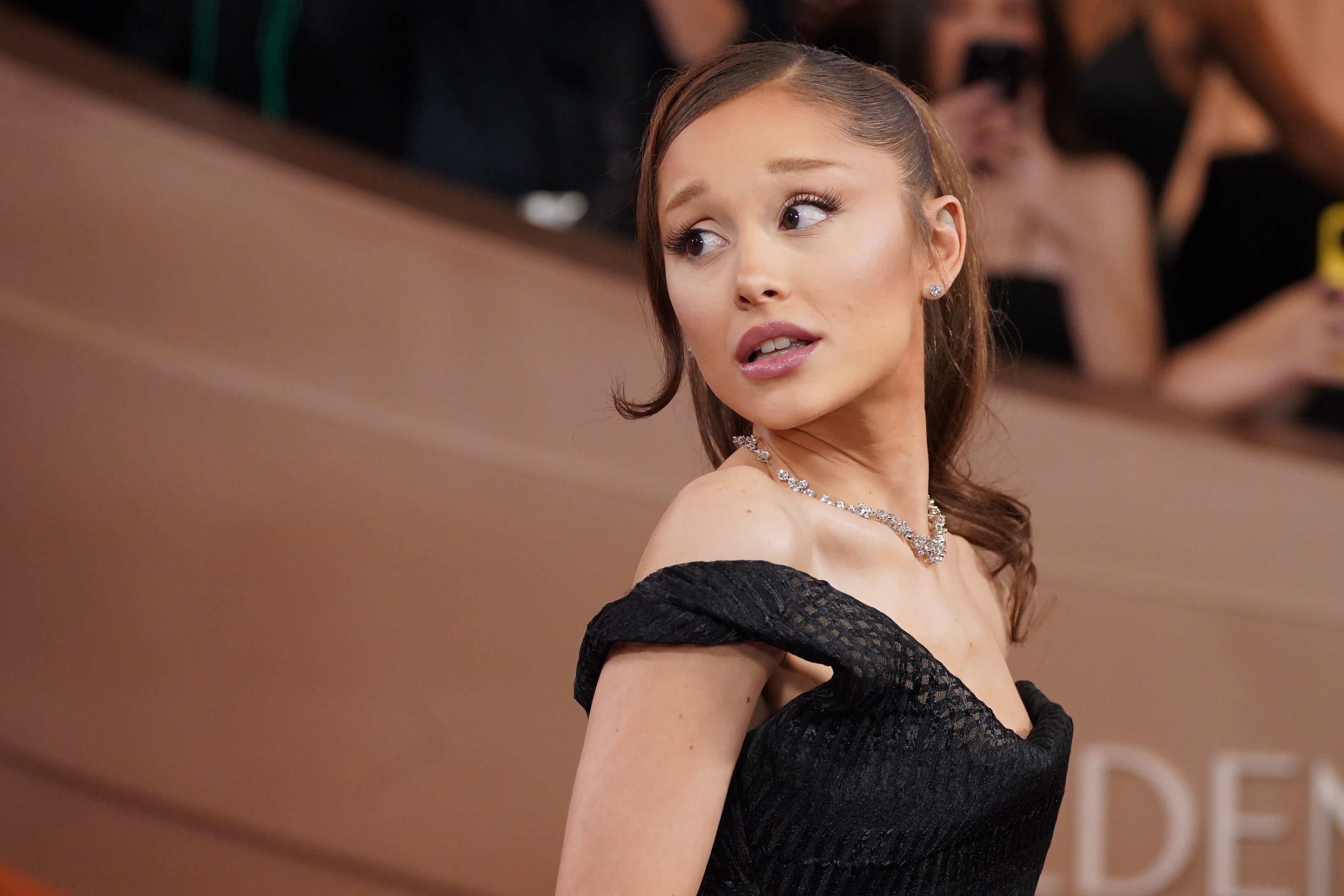 Ariana Grande se separó hace tres meses, y lo mantuvo en secreto