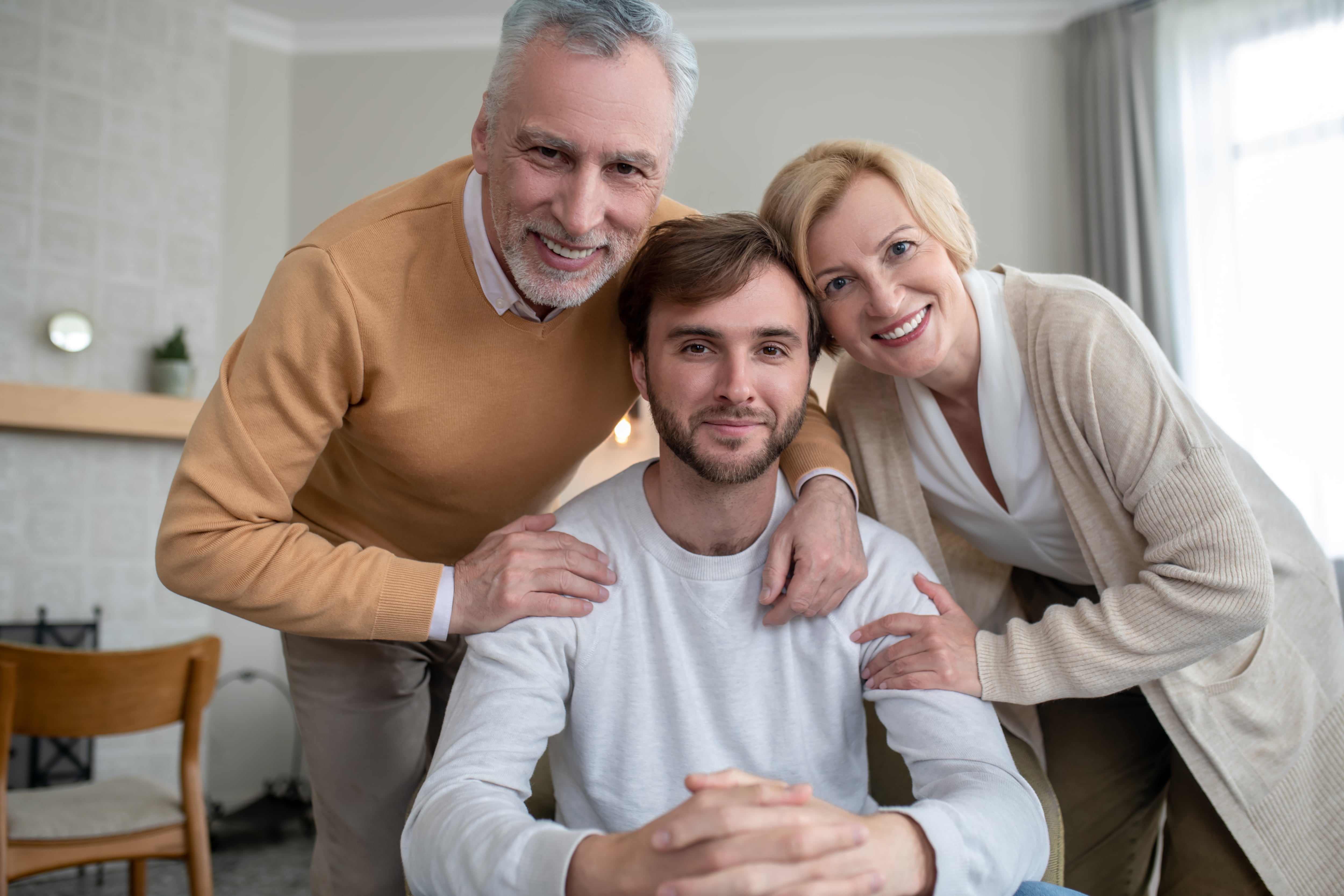 Cada vez es más difícil independizarse: por barreras económicas, el 44% de los jóvenes sigue viviendo con sus padres