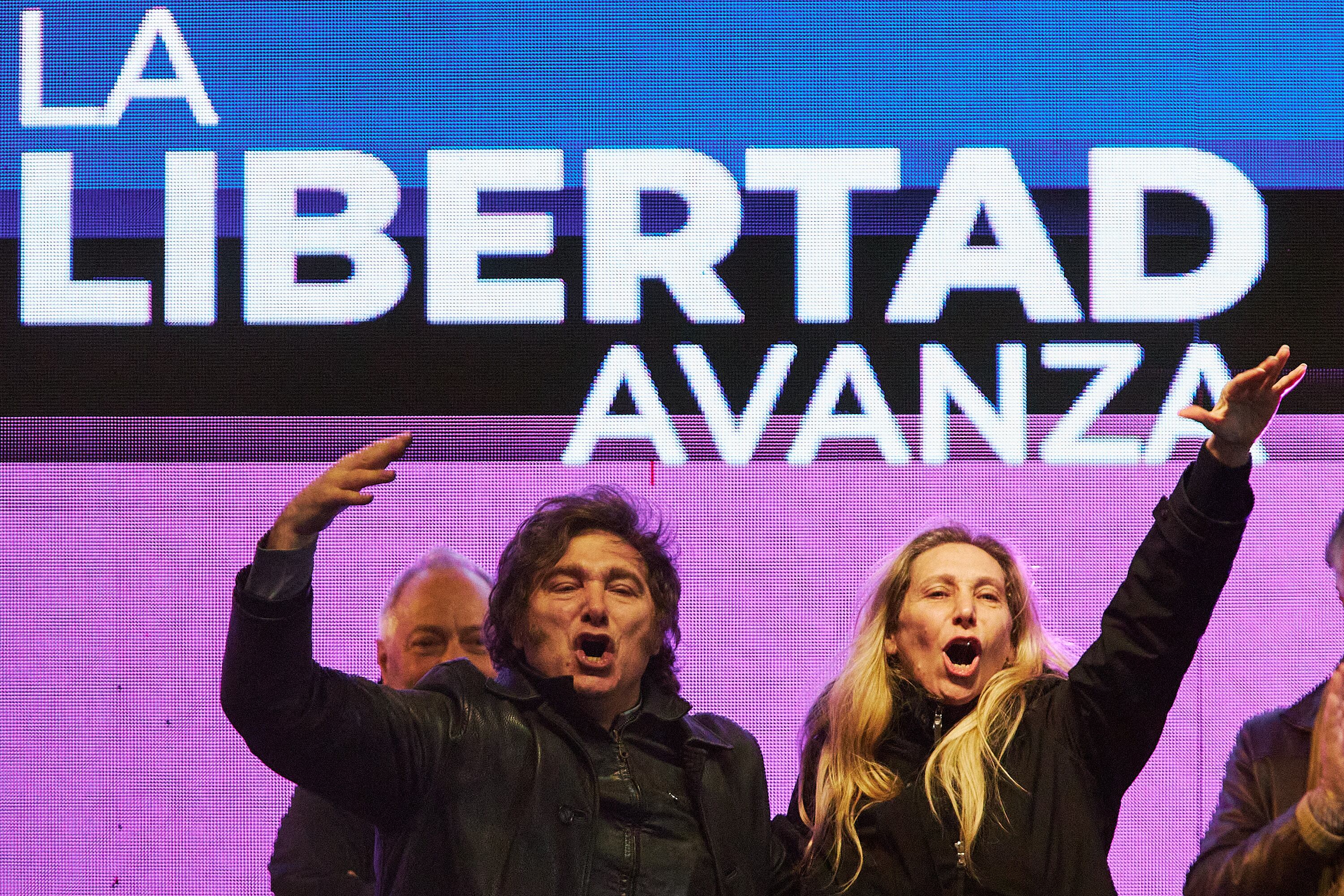 Los hermanos Milei, en el cierre de campaña