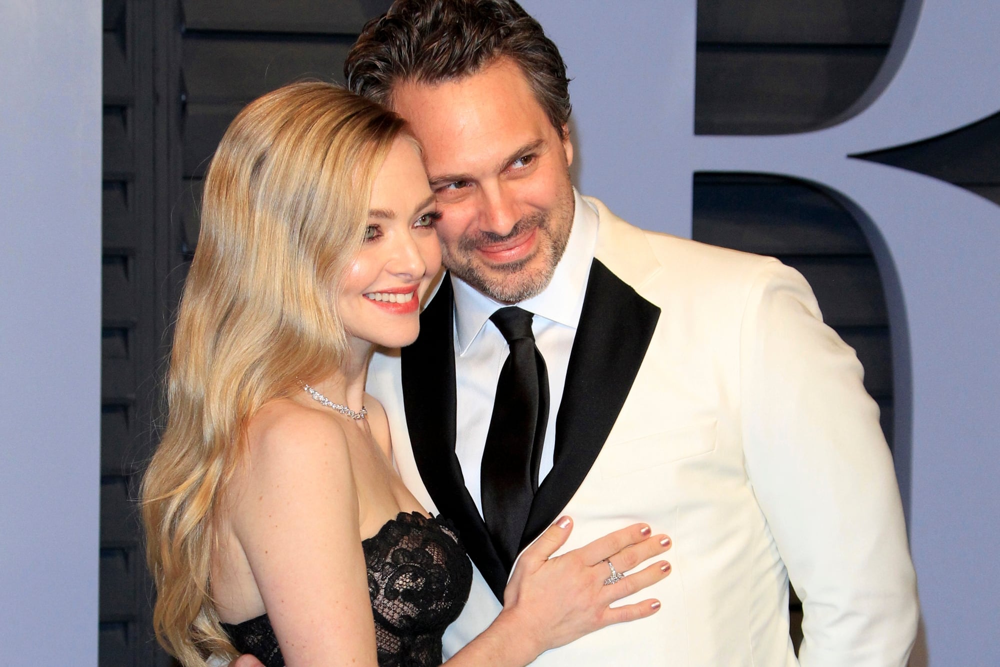 Seyfried y Sadoski se conocieron en 2015 mientras protagonizaban The Way We Get By y volvieron a trabajar juntos ese mismo año; comenzaron su relación en 2016 y se casaron en secreto en marzo de 2017