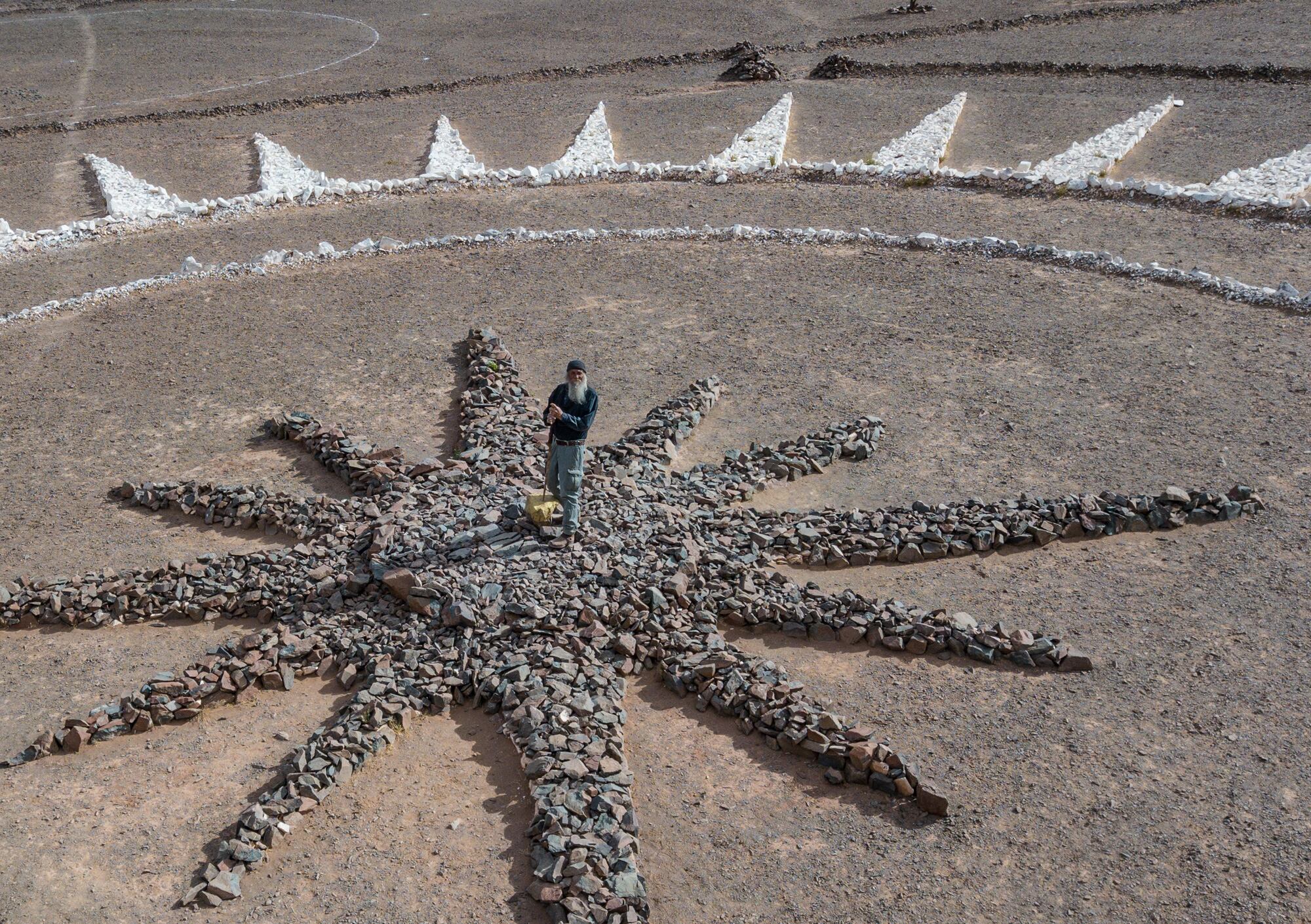La estrella de 36 puntas engloba a una de 12. Werner Jaisli en el centro.