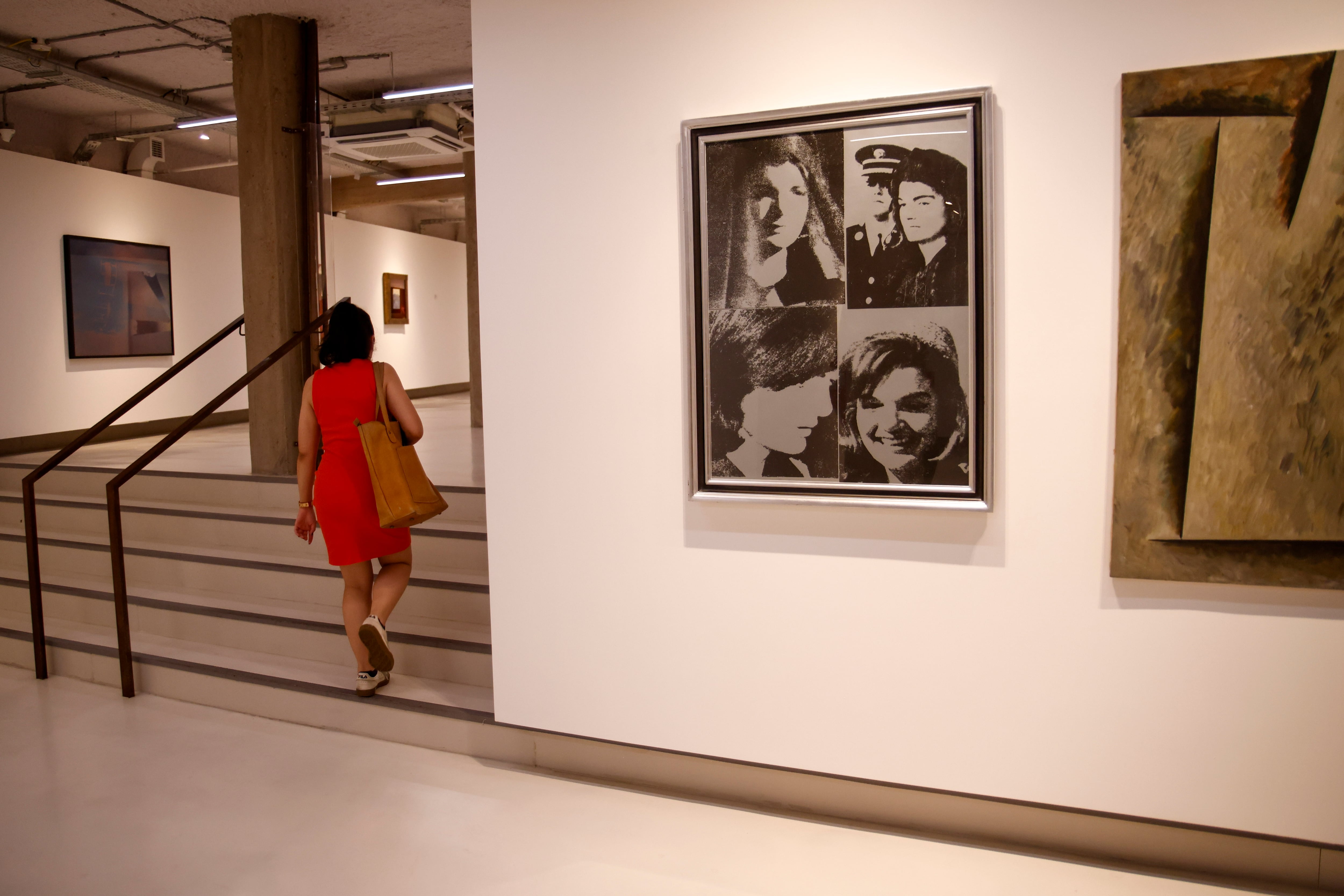 Obras de Andy Warhol y Alfredo Hlito en la muestra actual en Fundación Klemm