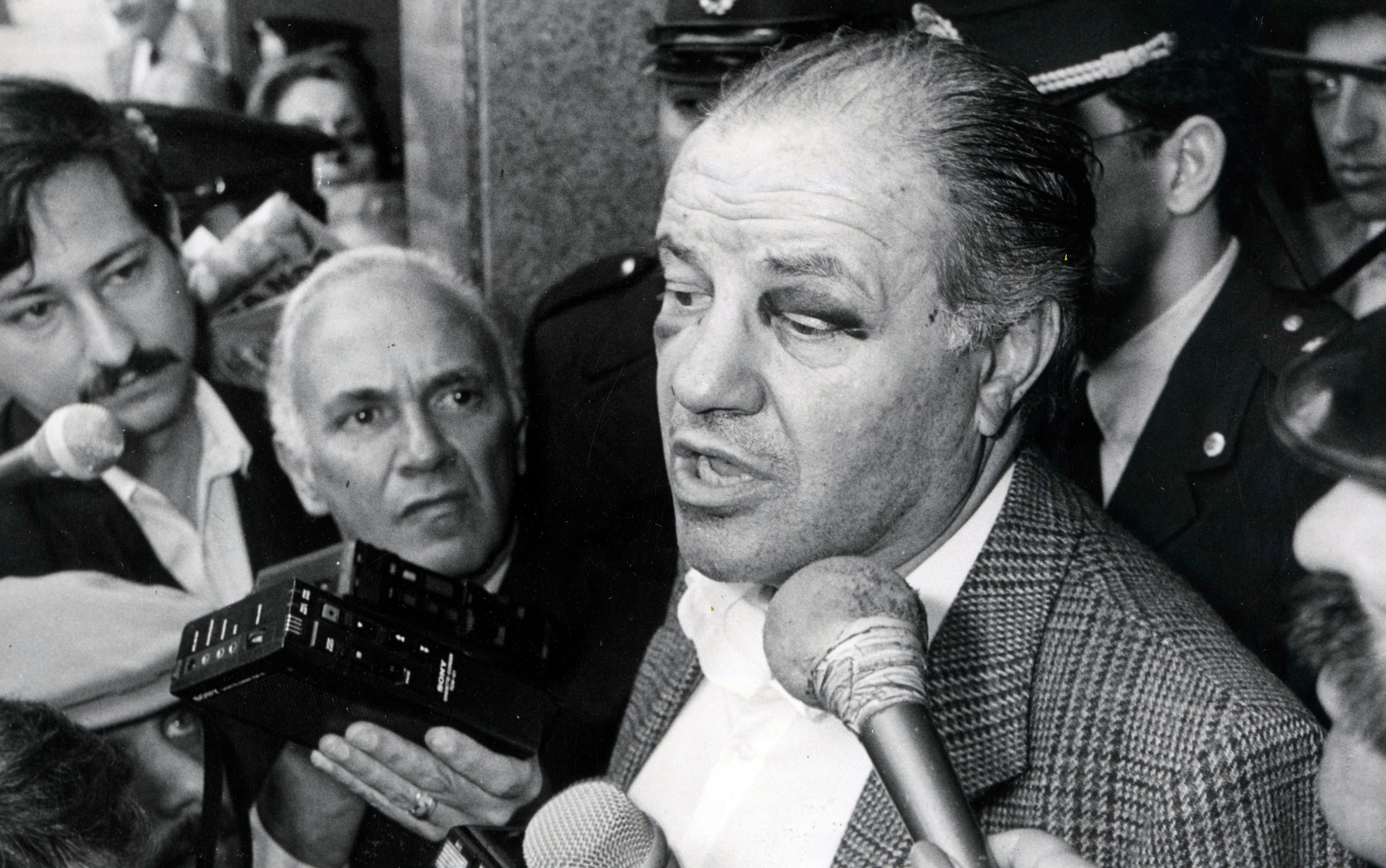 Guillermo Patricio Kelly habla ante la prensa tras su secuestro el 24 de agosto de 1983