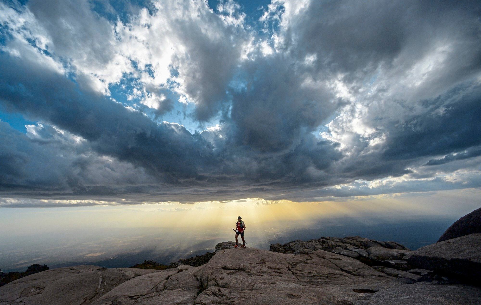 En Villa Yacanto, Córdoba, se corre de madrugada para ver el amanecer desde la cima del cerro Puntudo; tiene opciones ultra de hasta 120 kilómetros
