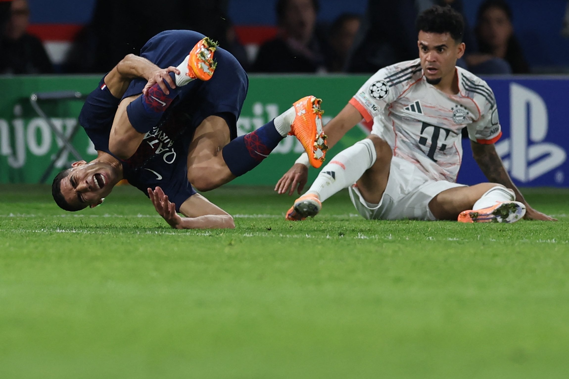 TOPSHOT - Bayern Munich's Colombian forward #14 Luis Diaz (R) tackles Paris Saint-Germain's Moroccan defender #02 Achraf Hakimi during the UEFA Champions League, league phase day 4, football match between Paris Saint-Germain (PSG) and FC Bayern Munich at the Parc des Princes in Paris, on November 4, 2025. (Photo by Thomas SAMSON / AFP)