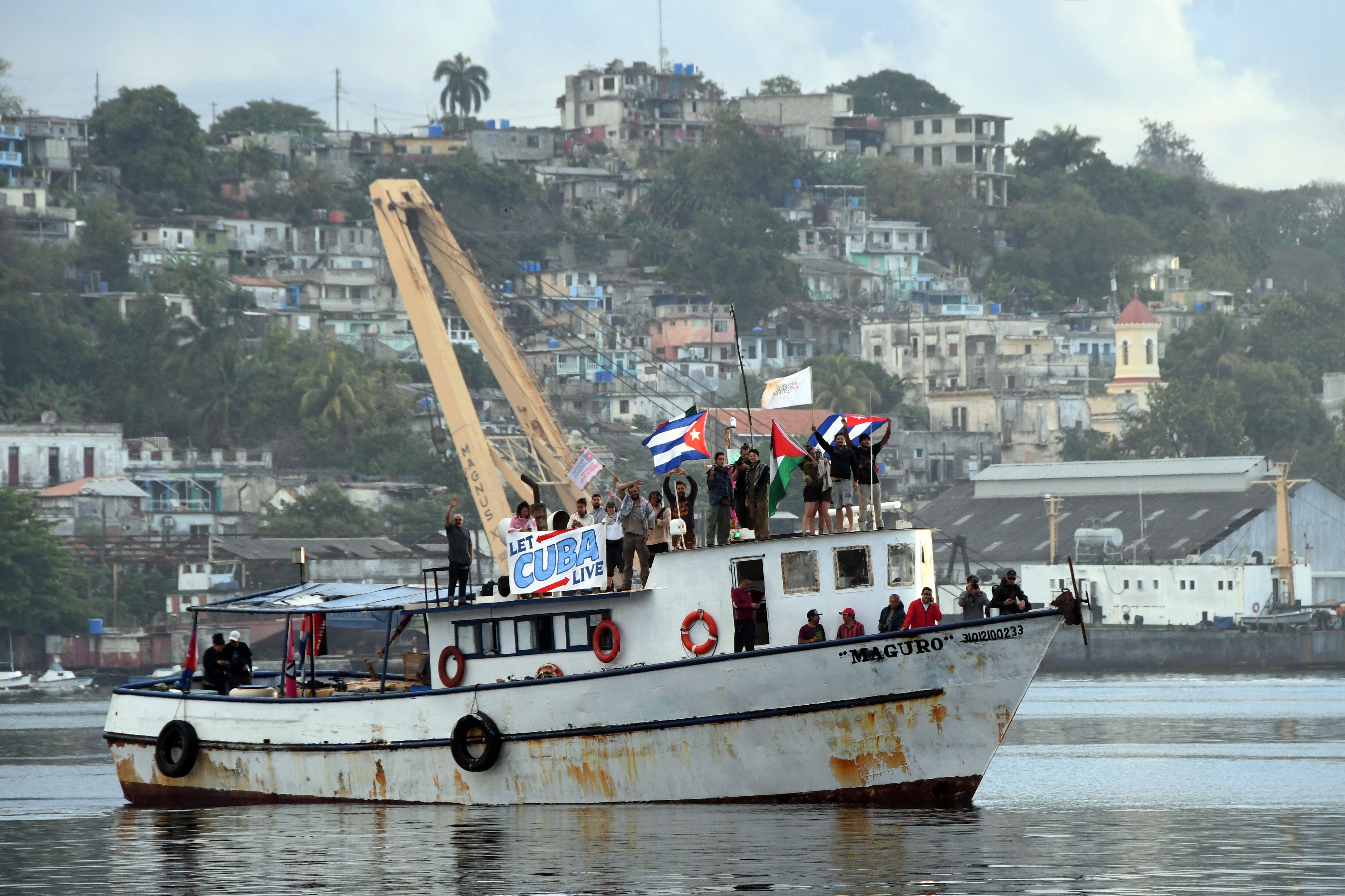 La embarcación 'Granma 2' llega al puerto de La Habana