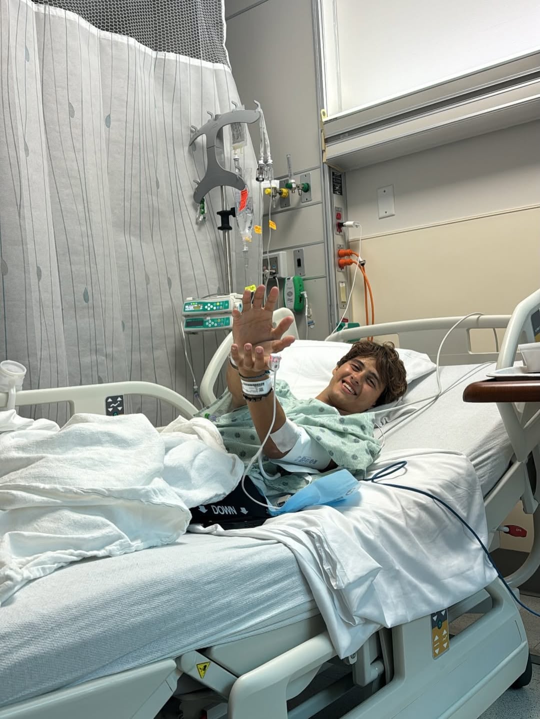 El joven se mostró sonriente tras su trágico acciente (Foto: @stavrosflo)