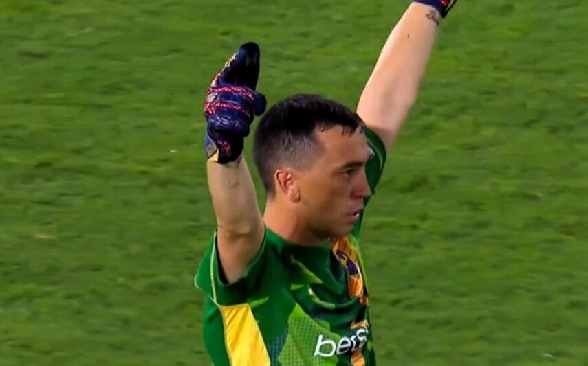 Agustín Marchesin, cuando se veía venir el cambio por Leandro Brey para los penales de Boca ante Alianza Lima