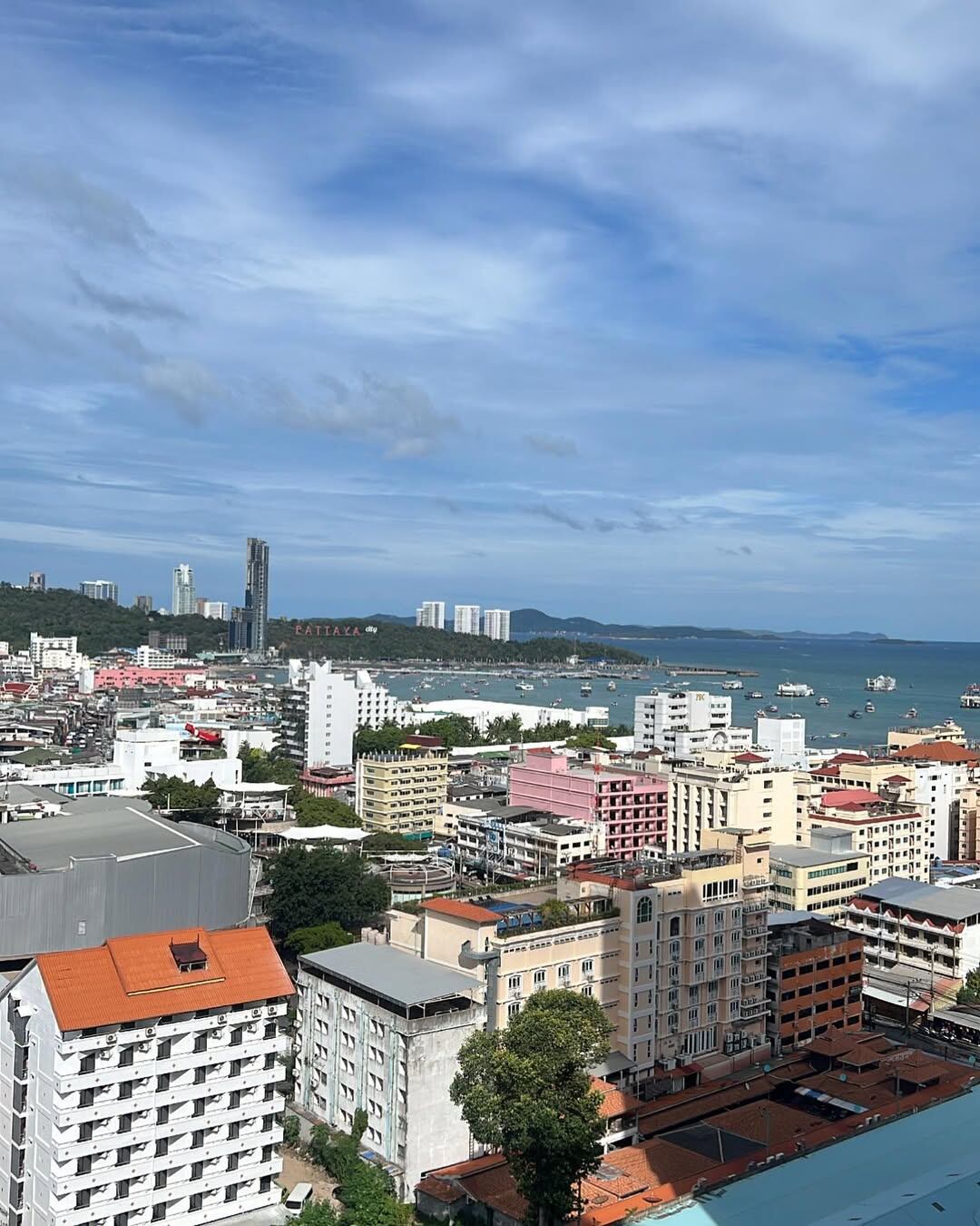La familia decidió mudarse a Tailandia por sus bajos costos y facilidad para establecerse