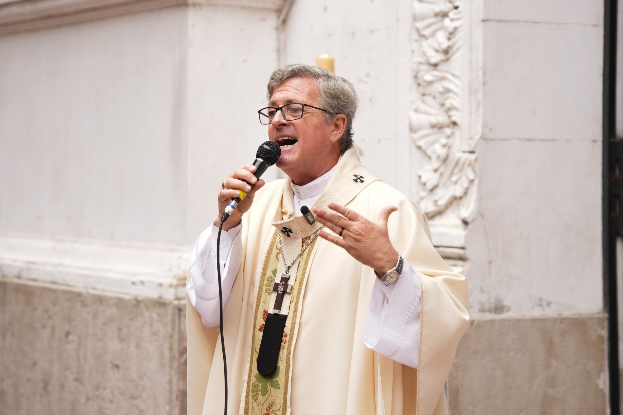 Monseñor García Cuerva dio la misa en el atrio