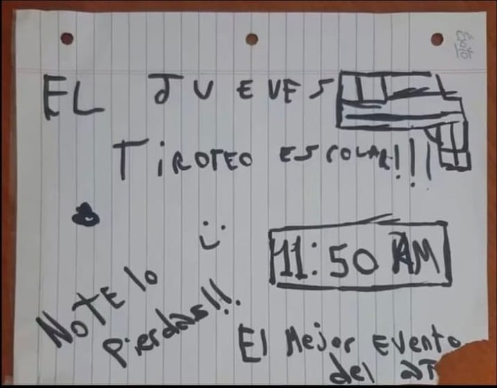 “Todos dejan su huella digital”: la Justicia analiza cobrarle a los padres los gastos de los operativos por amenazas escolares 6 Uno de los carteles improvisados, en hojas escolares, que invitan al