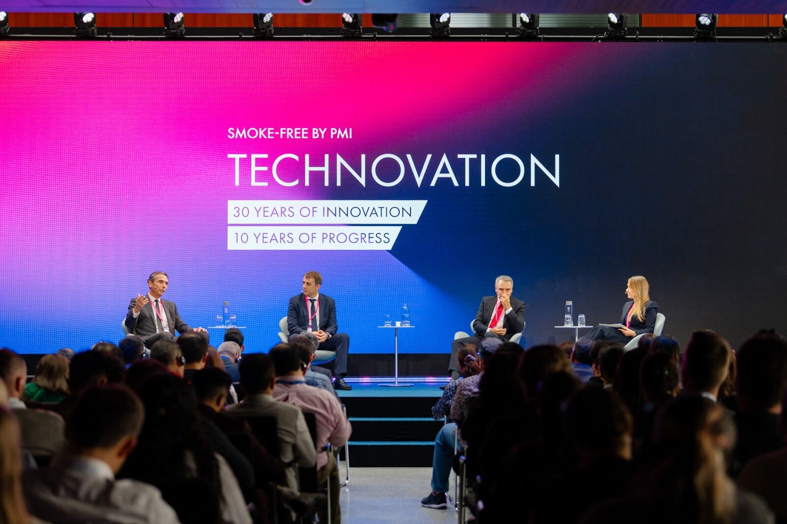 Directivos de la compañía tabacalera exponen en Technoinnovation los casos de los países en donde la gente fuma menos cigarrillo tradicional por efecto de los productos libres de humo