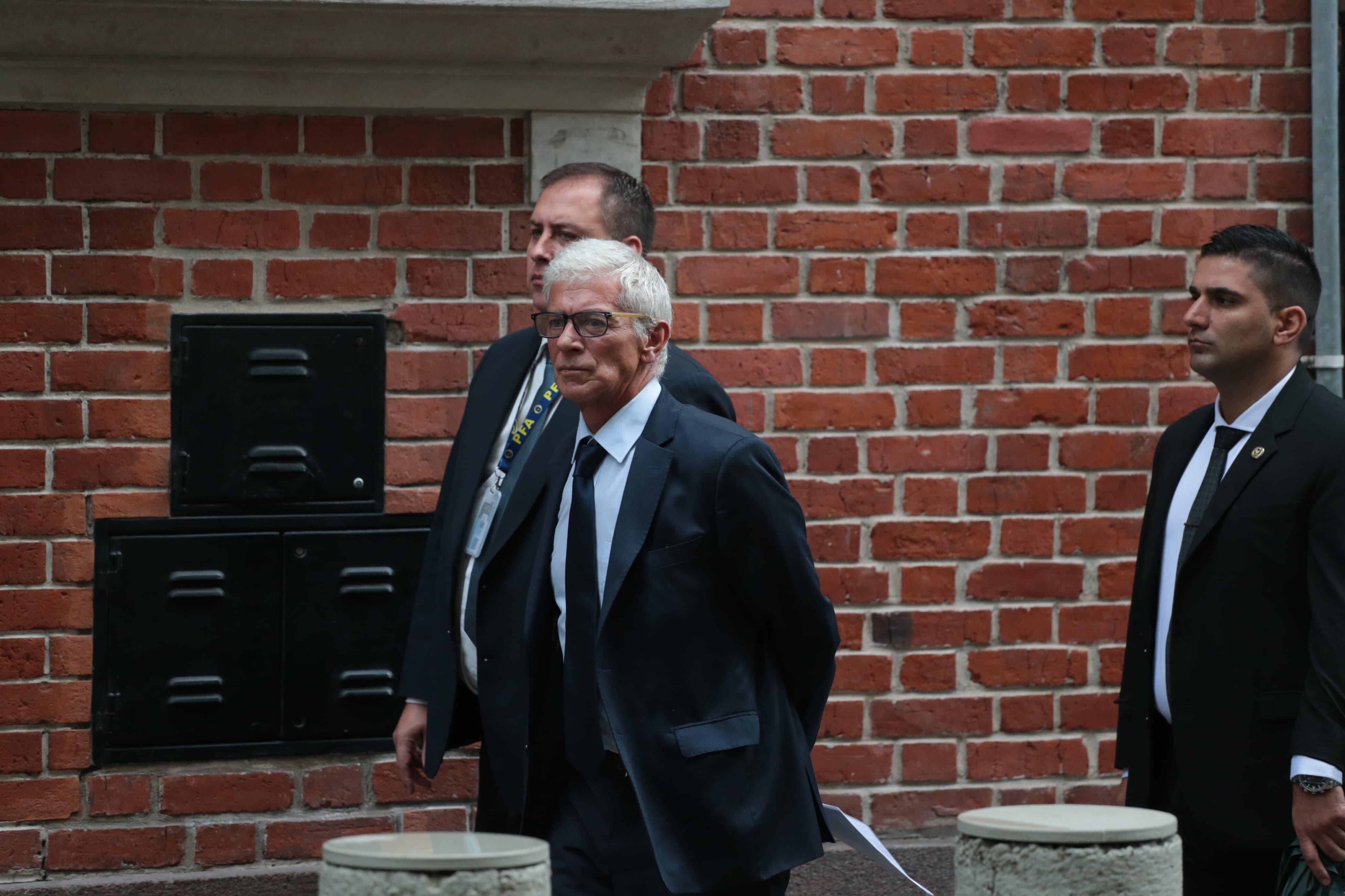 Llegada de la comitiva presidencial al museo del Holocausto. Cuneo Libarona