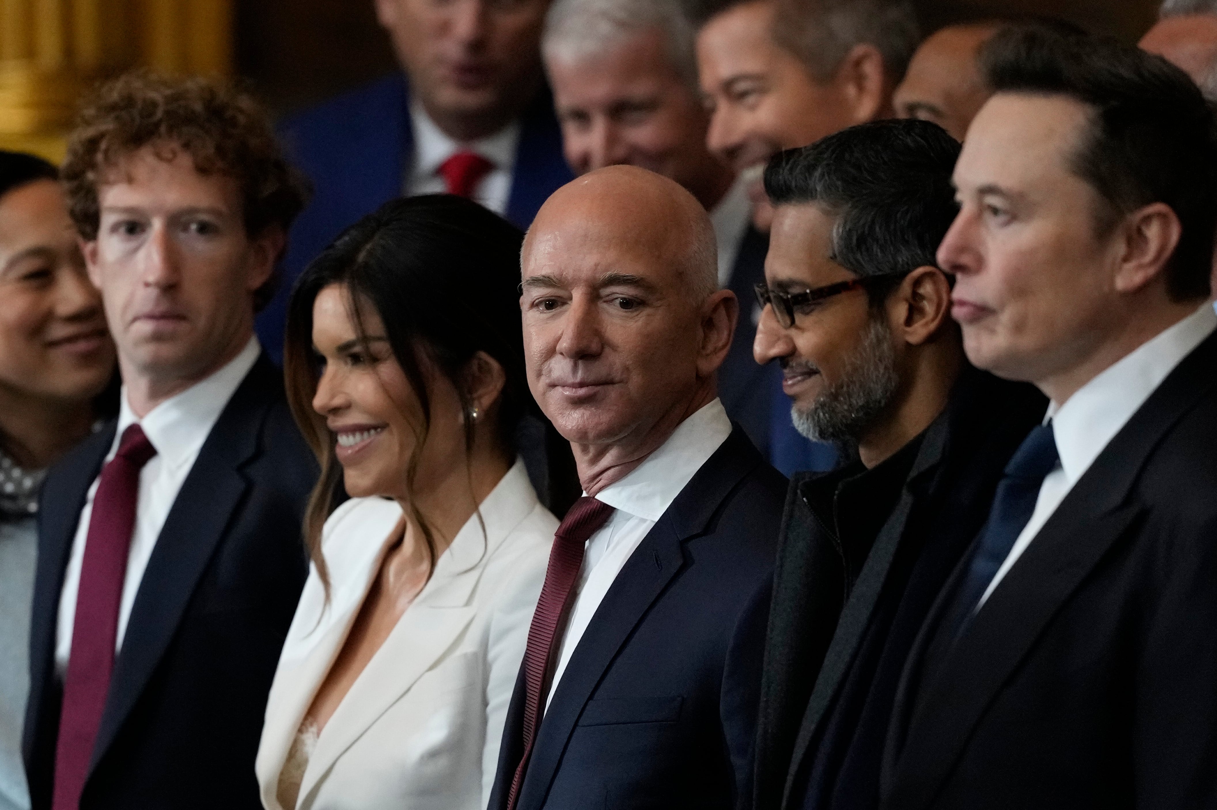 Se estrenó el documental de Melania Trump: presencia argentina, negocios detrás de la pantalla y estimaciones de récord 5 Jeff Bezos podría estar detrás de un negocio en el documental de Melania Trump