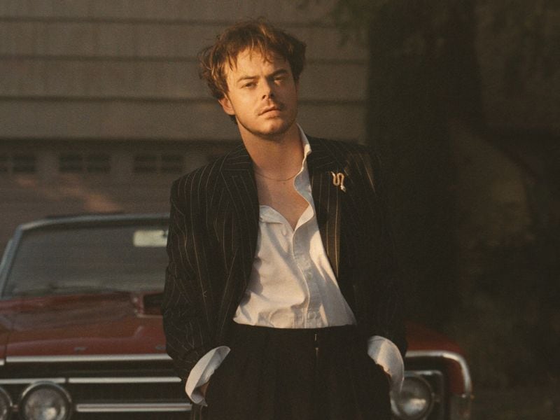 De baterista en una banda de rock y padre a los 20 años a brillar como una de las estrellas de Stranger Things