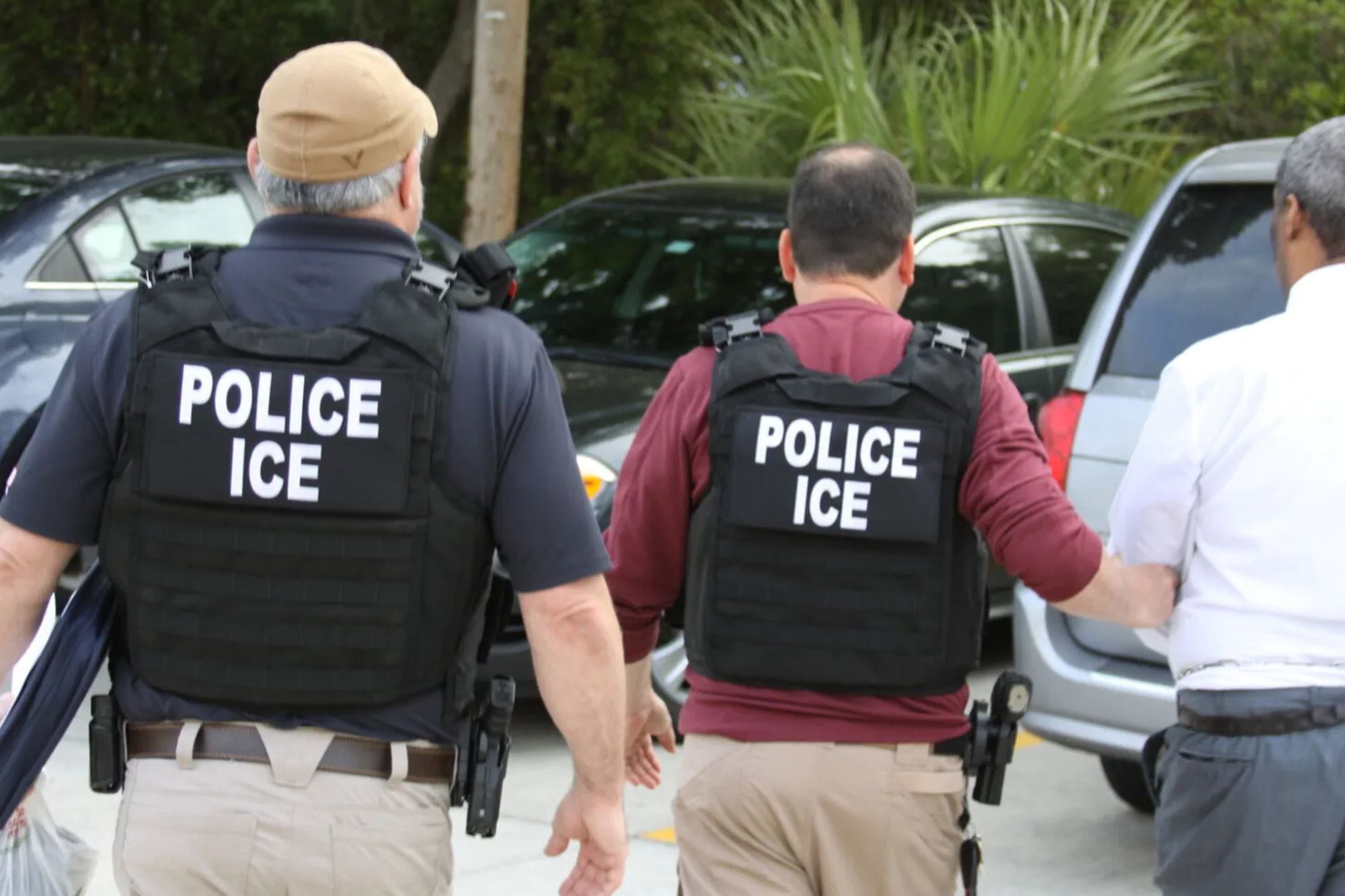 Es salvadoreño, quedó atrapado en un letrero de Texas mientras huía y fue detenido por el ICE