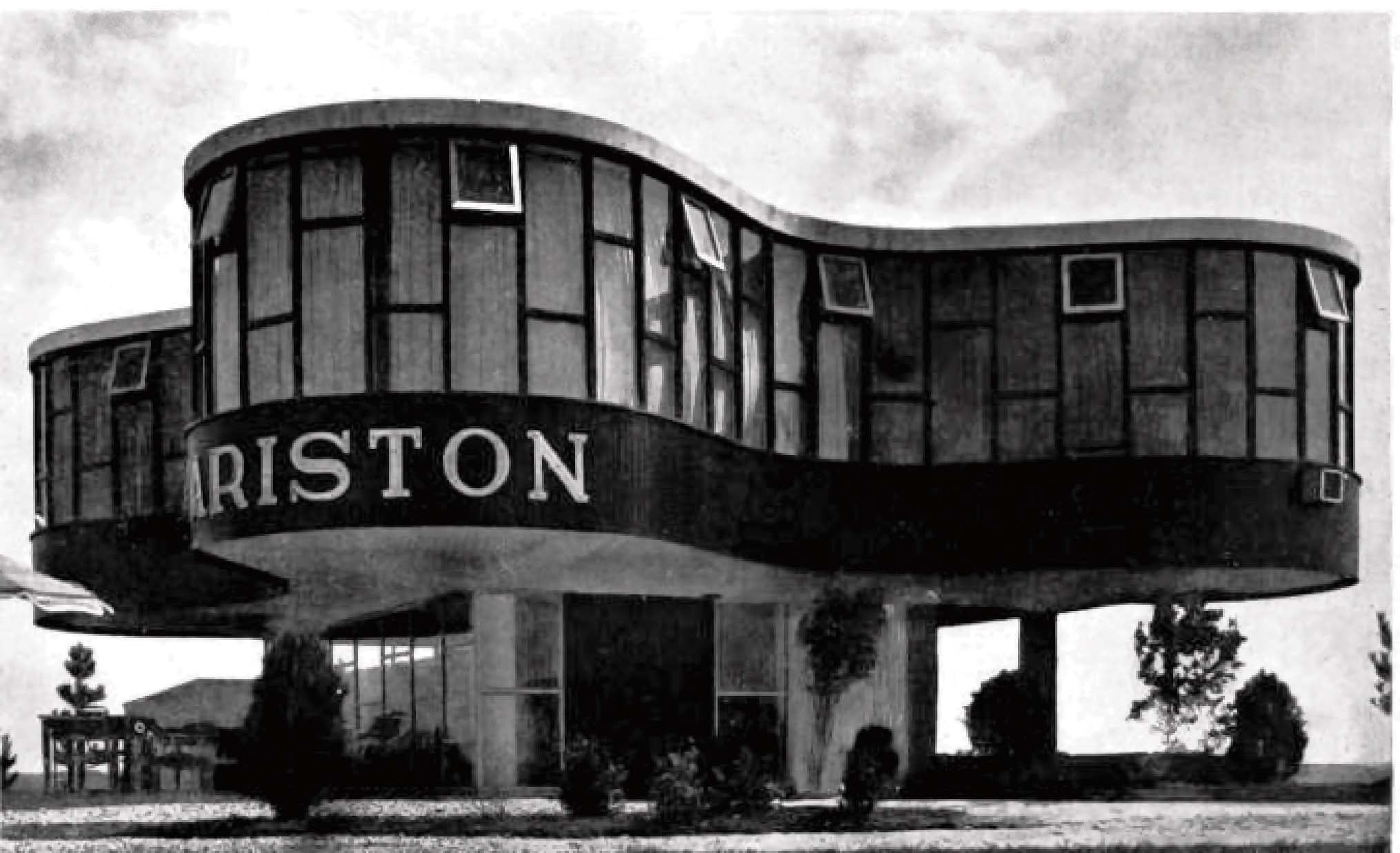 Con forma de trébol de cuatro hojas, el Parador Ariston vivió pocos años de esplendor