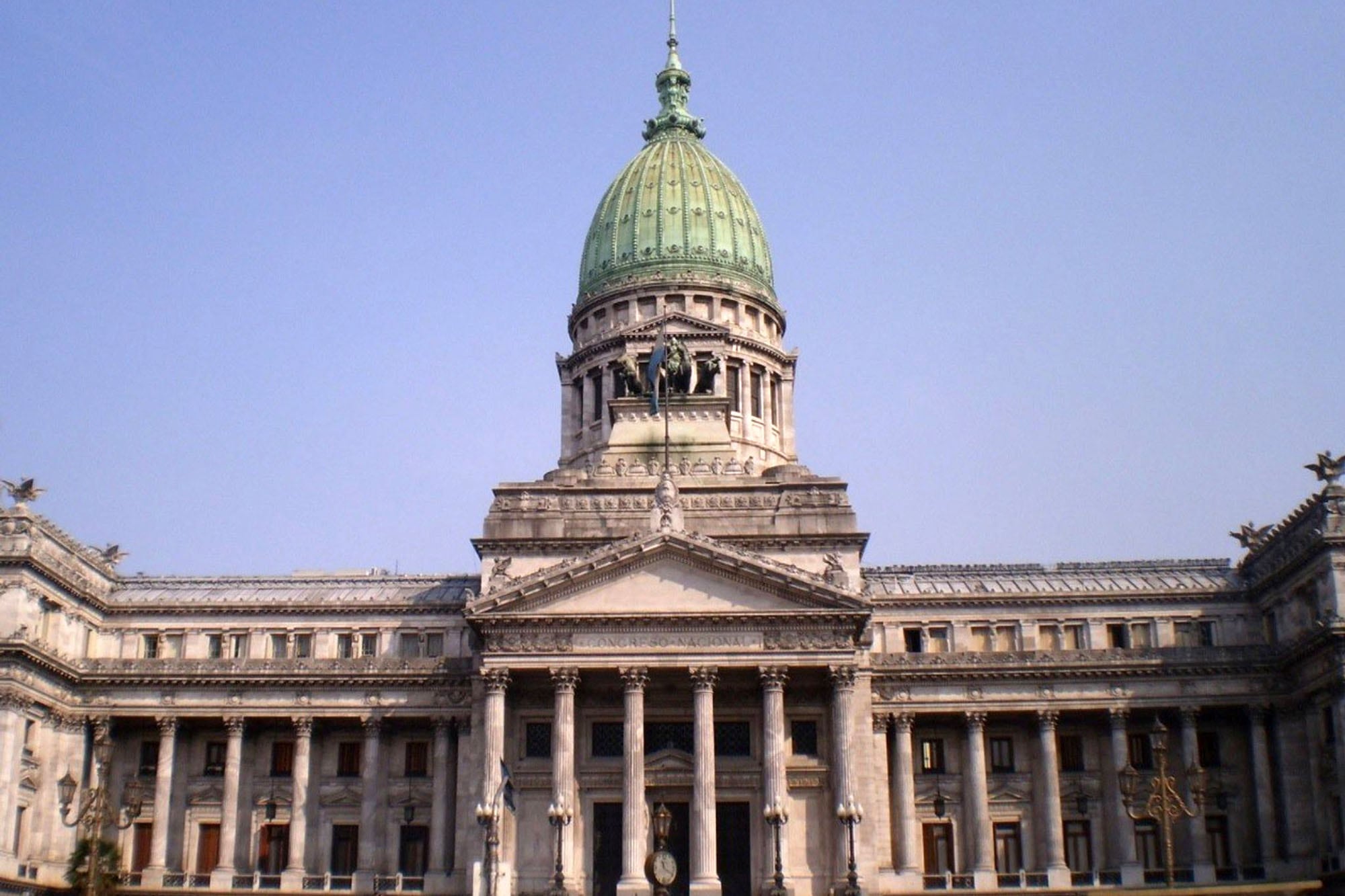 Dónde será el velatorio del Indio Solari: el Gobierno evalúa qué lugar puede disponer para la despedida del cantante 6 Diputados de la oposición pidieron a Menem que preste la Cámara de Diputados