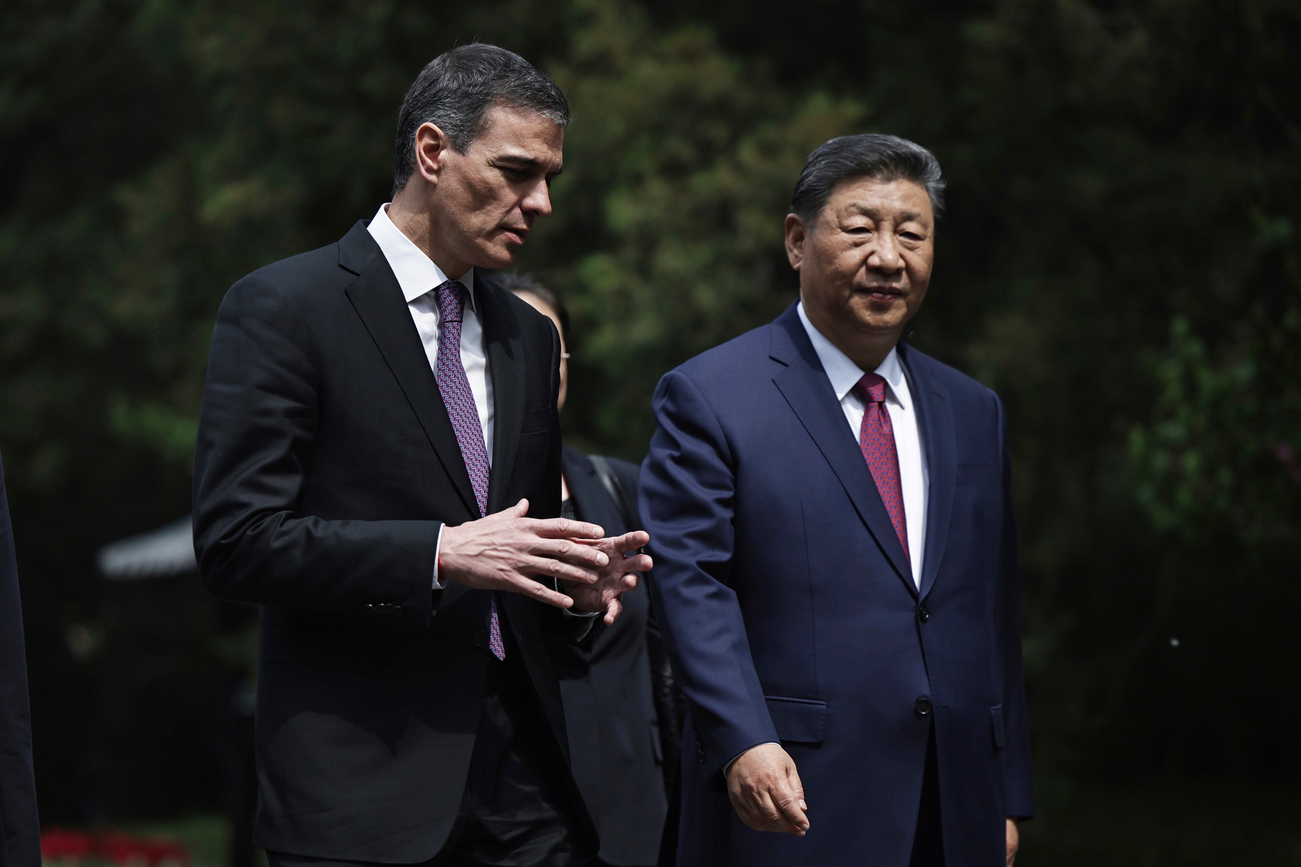 El presidente de China, Xi Jinping, y el presidente del gobierno de España, Pedro Sánchez, tras su reunión en Pekín