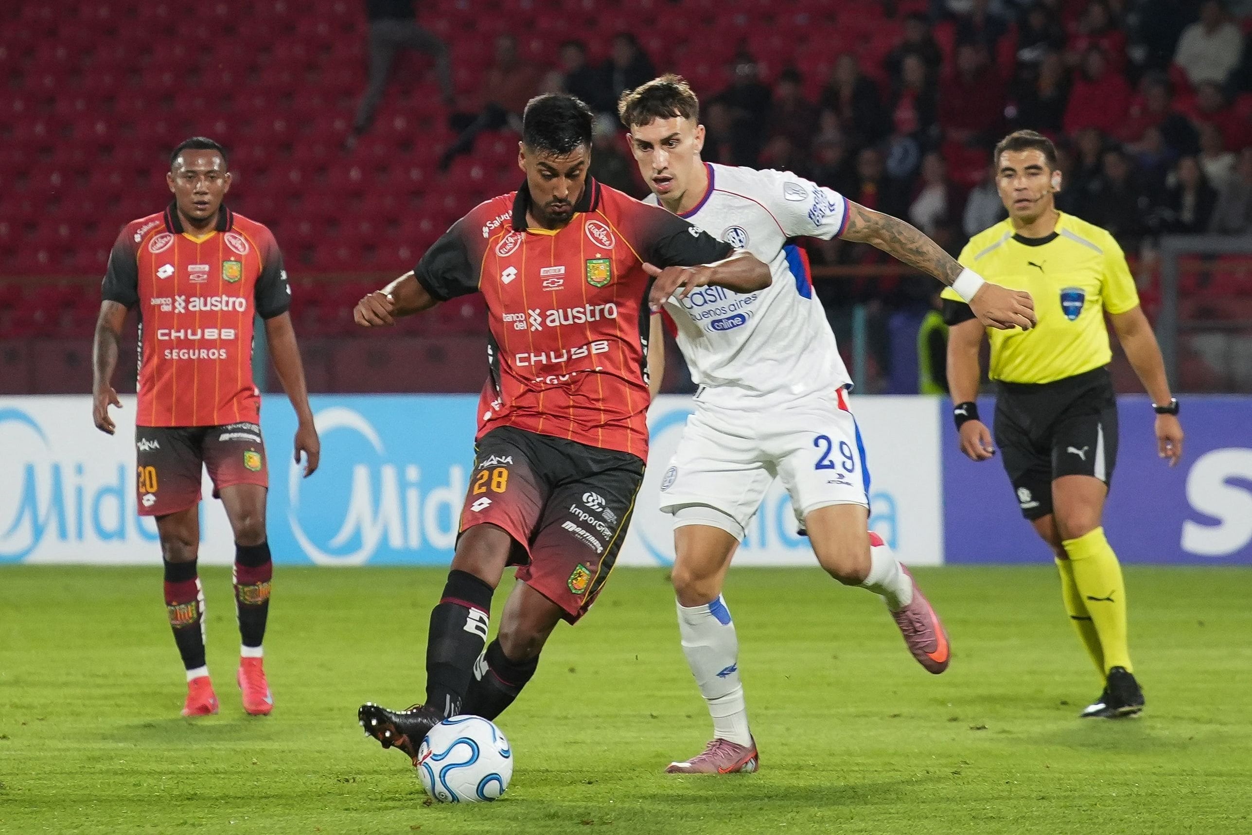 Copa Sudamericana: San Lorenzo le hizo frente a la altura de Cuenca y mereció ganarlo, pero lamentó el 0-0 6 San Lorenzo tuvo personalidad y hombría para asumir el protagonismo en los 2.500 metros de altura, pero le faltó la contundencia de los delanteros.