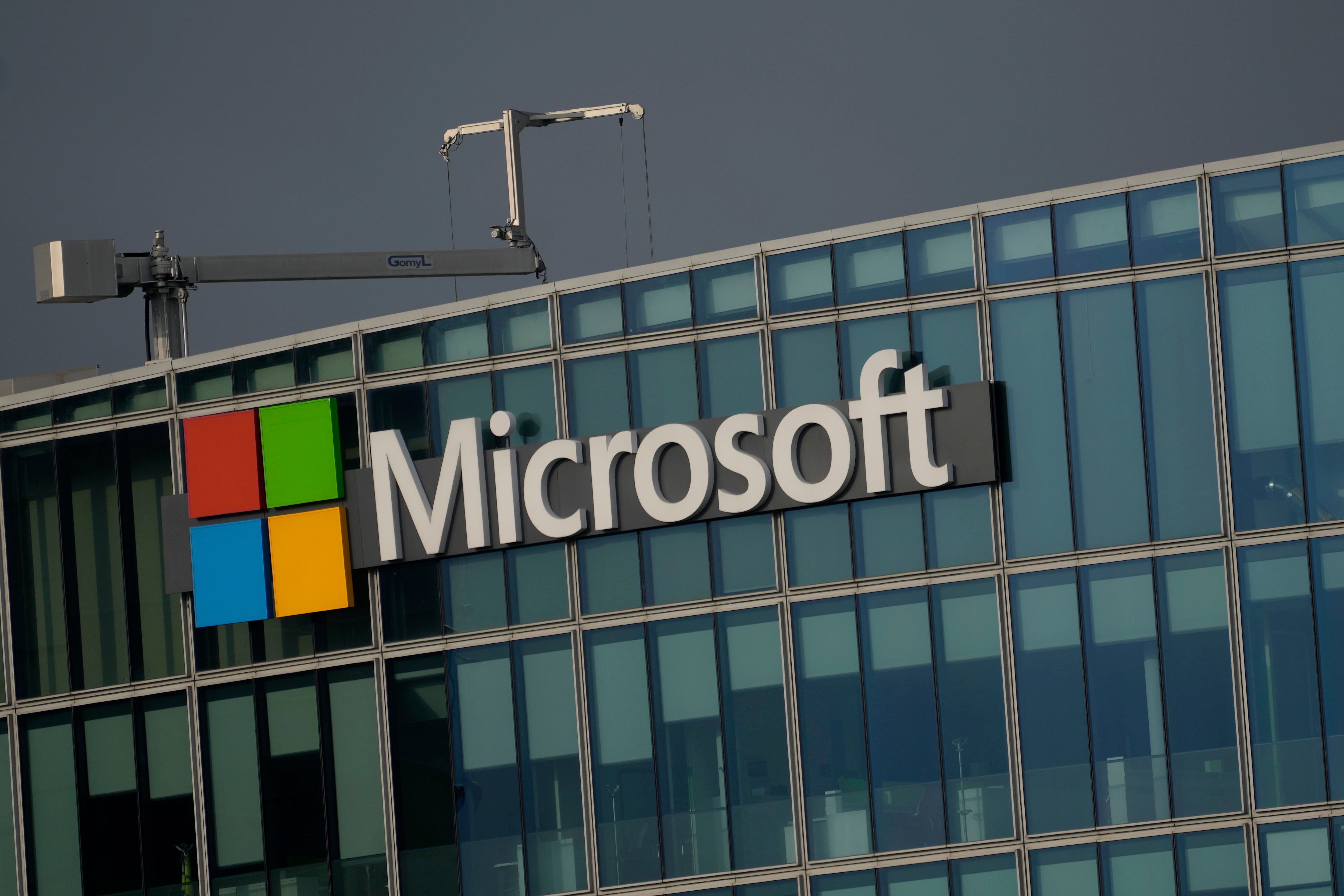 El logotipo de Microsoft en su sede en Issy-les-Moulineaux, en las afueras de París