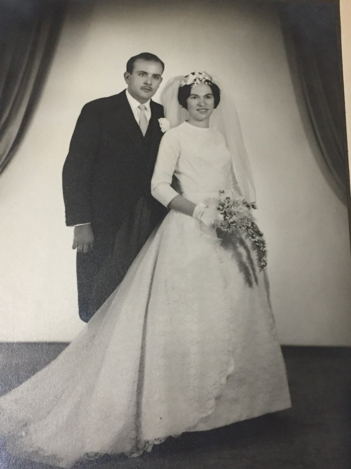 Josefina Melucci de Cepeda y Manuel Antonio Cepeda el día de su casamiento. Años después formarían una familia que, según recuerda su hija María Alejandra, estaba “en el mejor momento” cuando ocurrió el atentado
