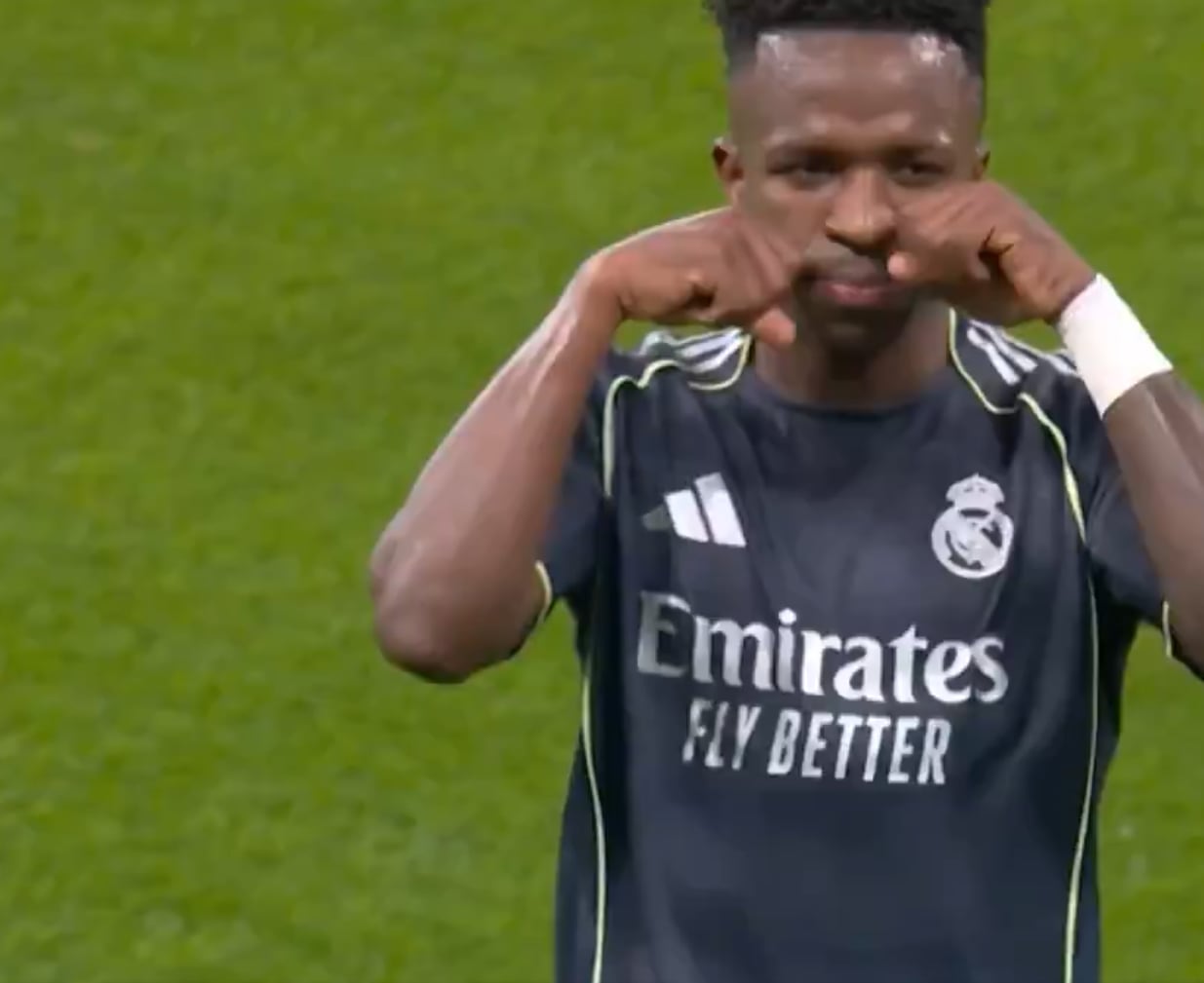 El festejo de Vinicius que desató el enojo de los hinchas tras su gol de penal al Manchester City