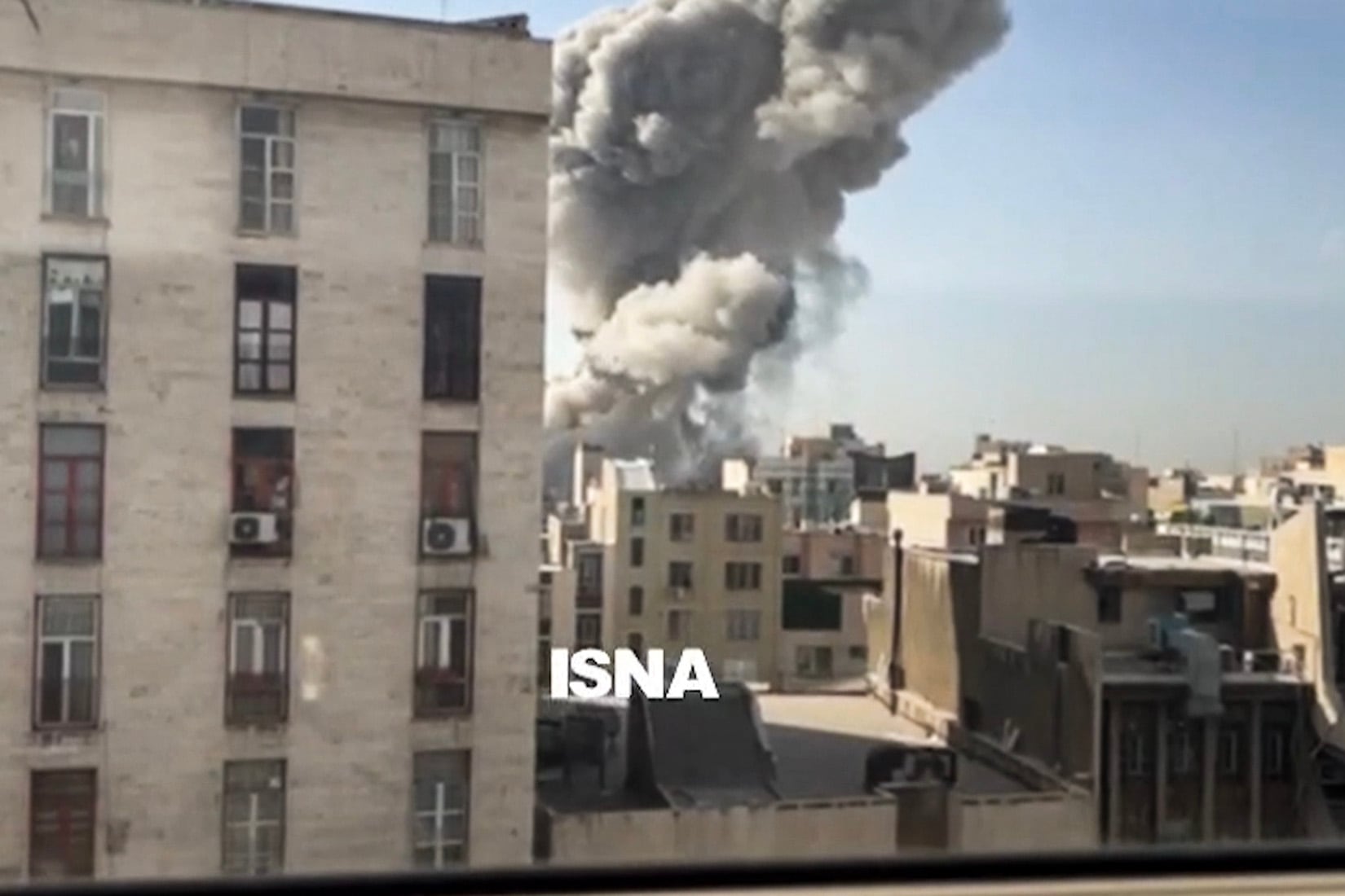 Irán eanunció el cierre de su espacio aéreo después de que se escucharan varias explosiones en diversos puntos de Teherán