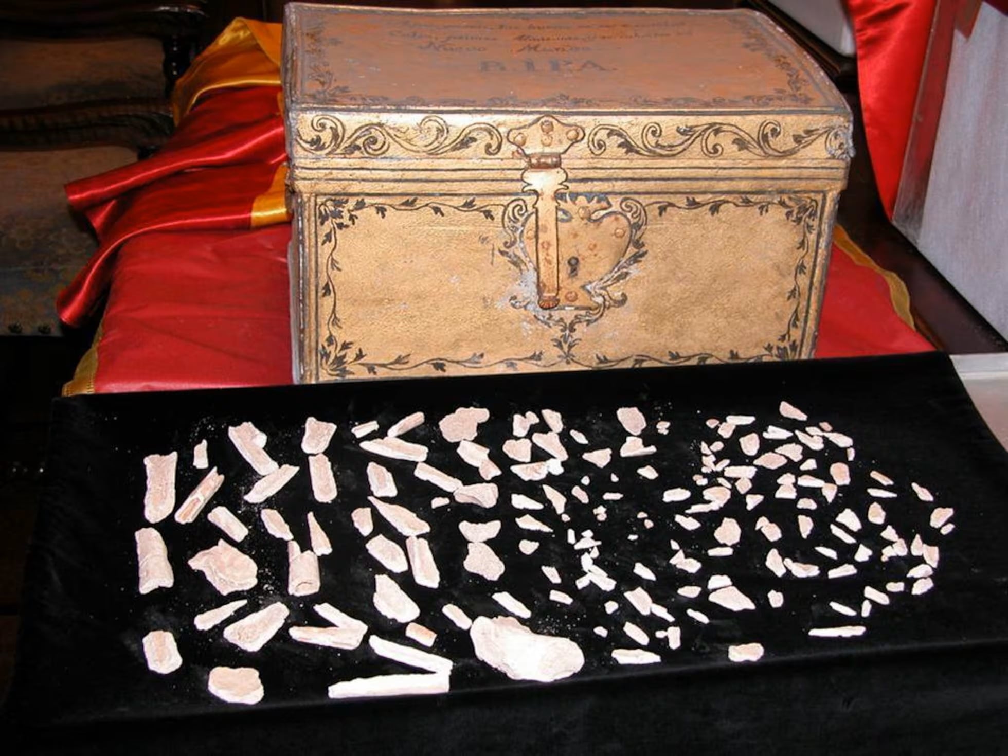 Los restos óseos de Cristóbal Colón fueron retirados en 2003 para un análisis de ADN de la catedral de Sevilla