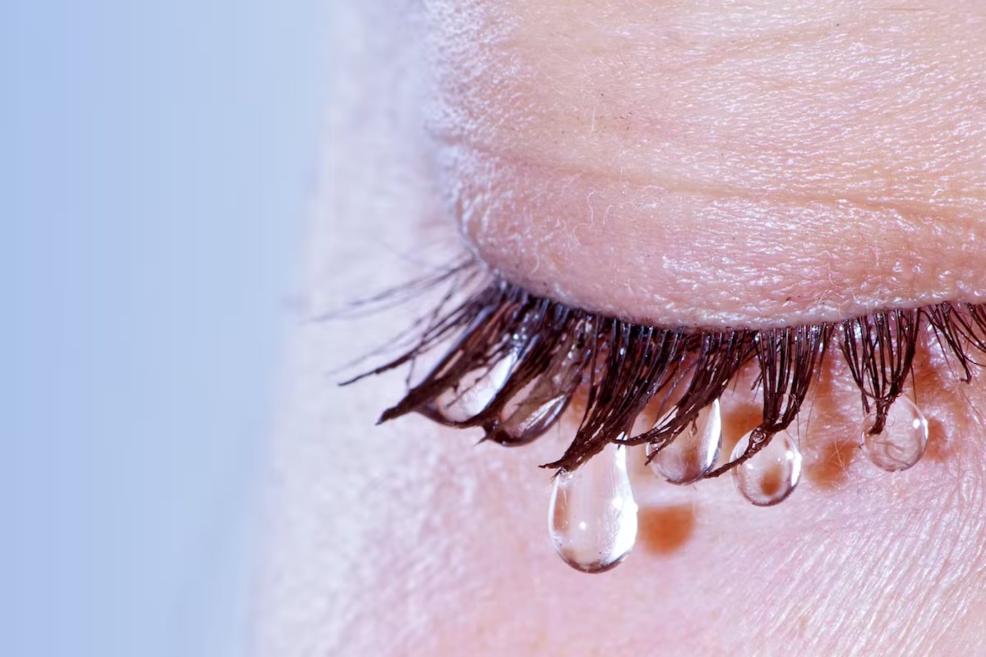 Los diseños secretos de las lágrimas: una gota deja un sedimento con un patrón único