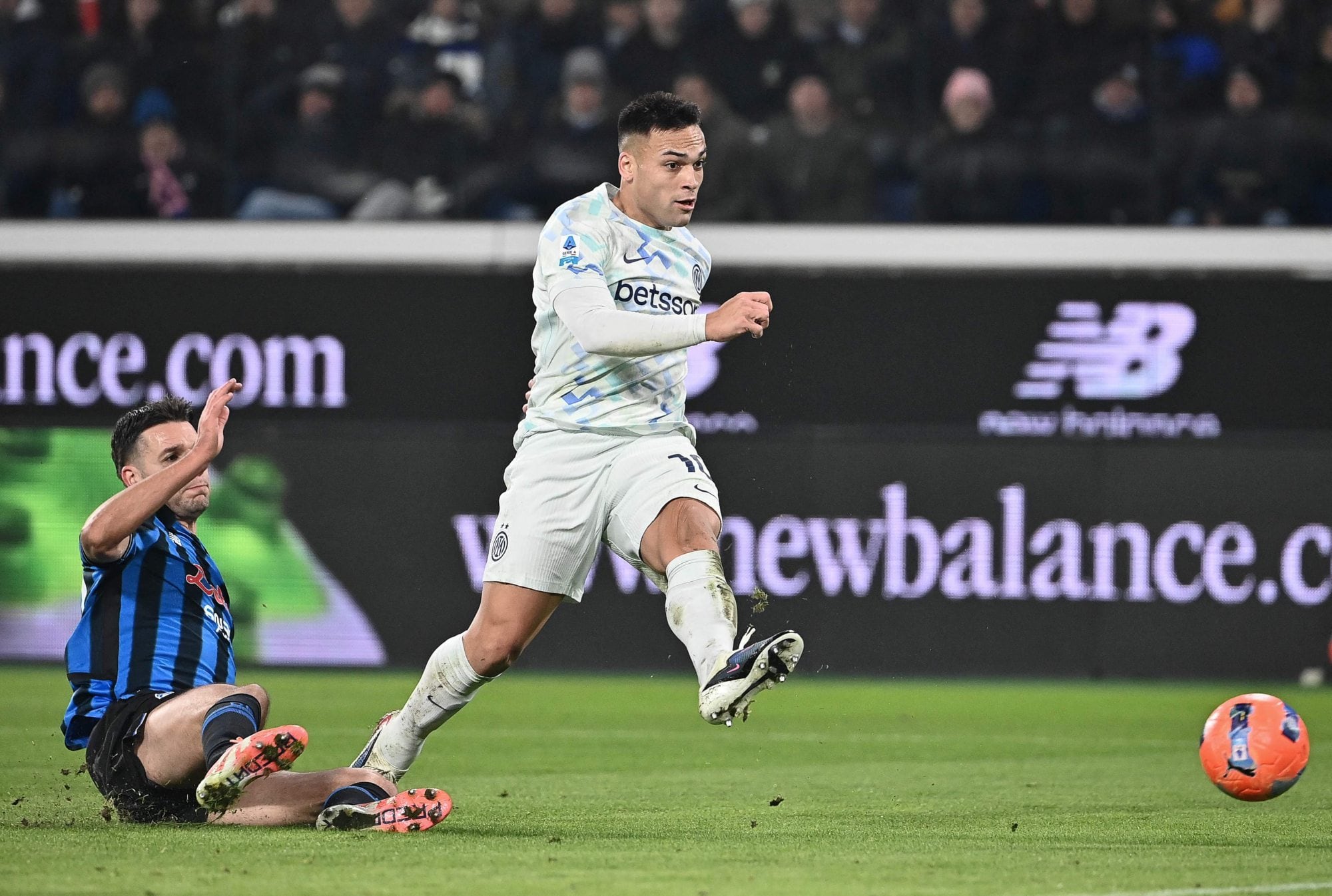 El puntazo de zurda de Lautaro se convertirá en el gol del triunfo de Inter