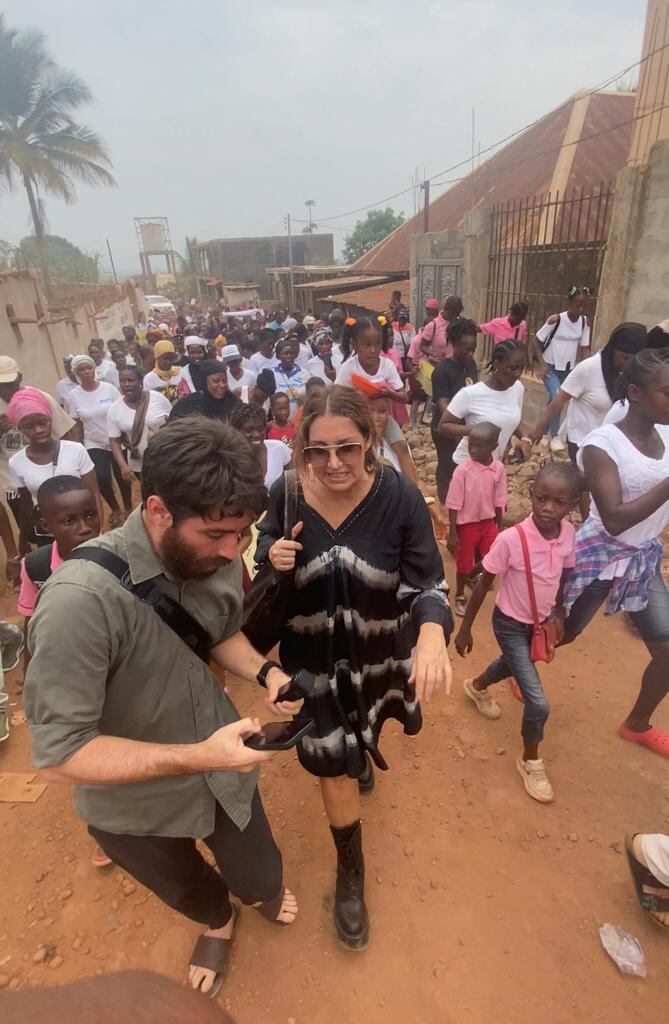 En África, durante uno de sus viajes solidarios