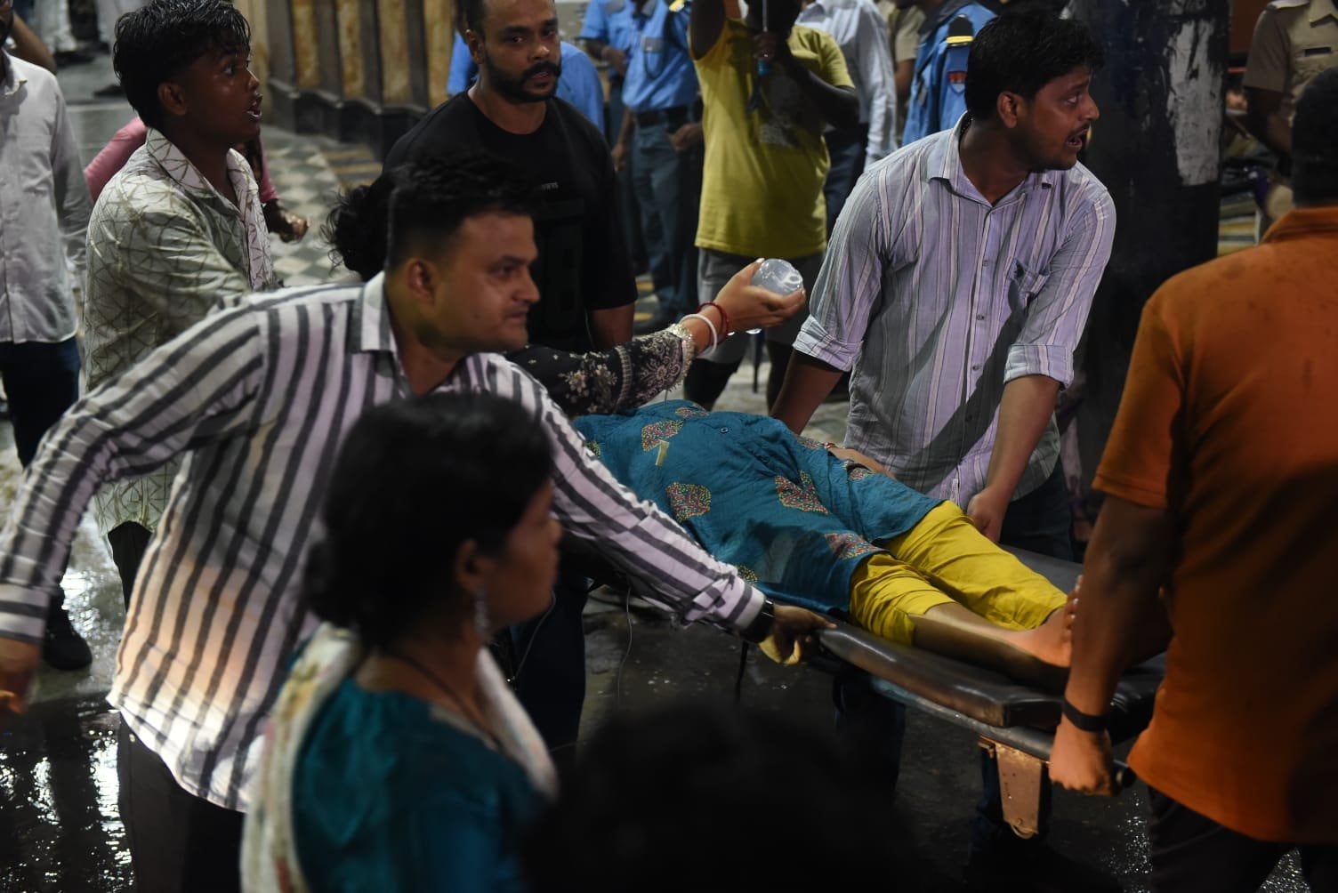 Multitudinaria convocatoria: al menos 17 personas murieron en una estampida durante una celebración religiosa en India