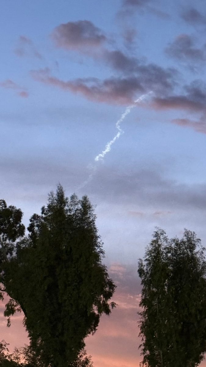Muchas personas subieron a las redes sociales las imágenes que lograron tomar del fenómeno que atravesó el cielo y se pudo ver desde suelo argentino.