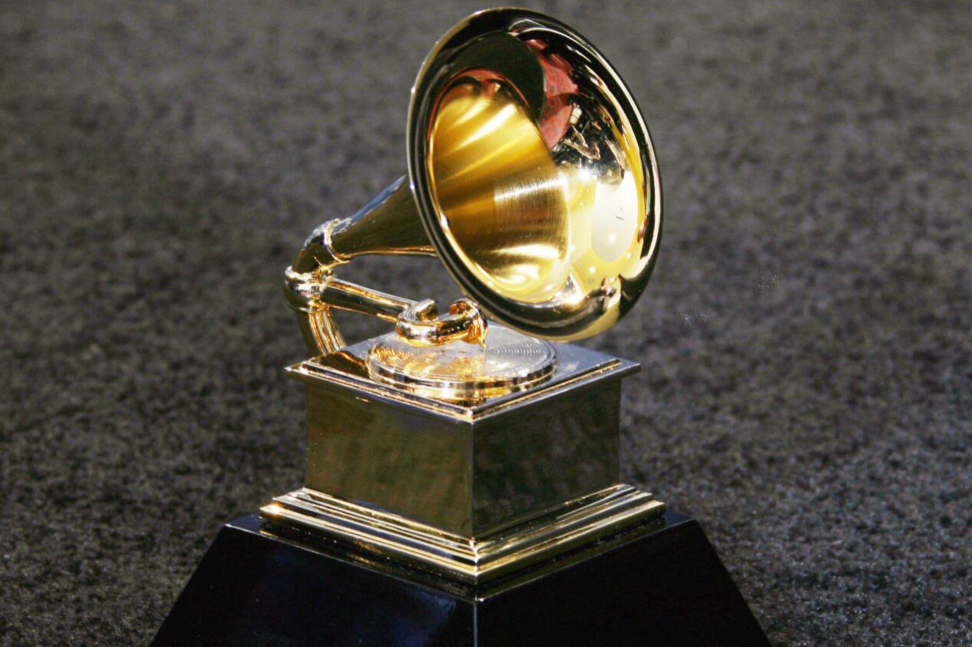 Hace dos años, una canción generada por IA se presentó como candidata a la premiación de los Grammy 2024