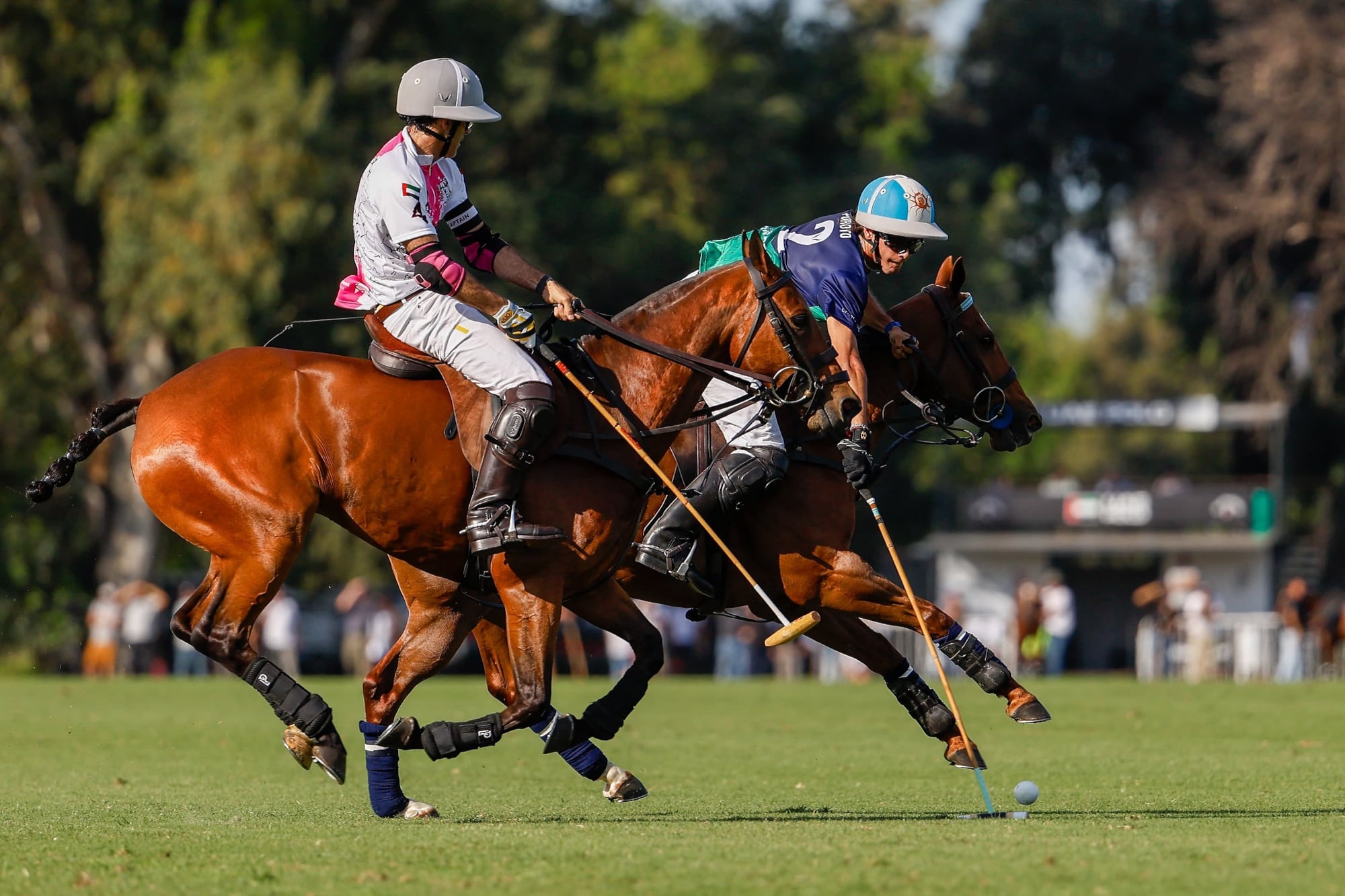 La final de Hurlingham ya los tuvo frente a frente, con victoria para La Natividad-La Dolfina: en la escena, Poroto Cambiaso maniobra ante Juanma Nero