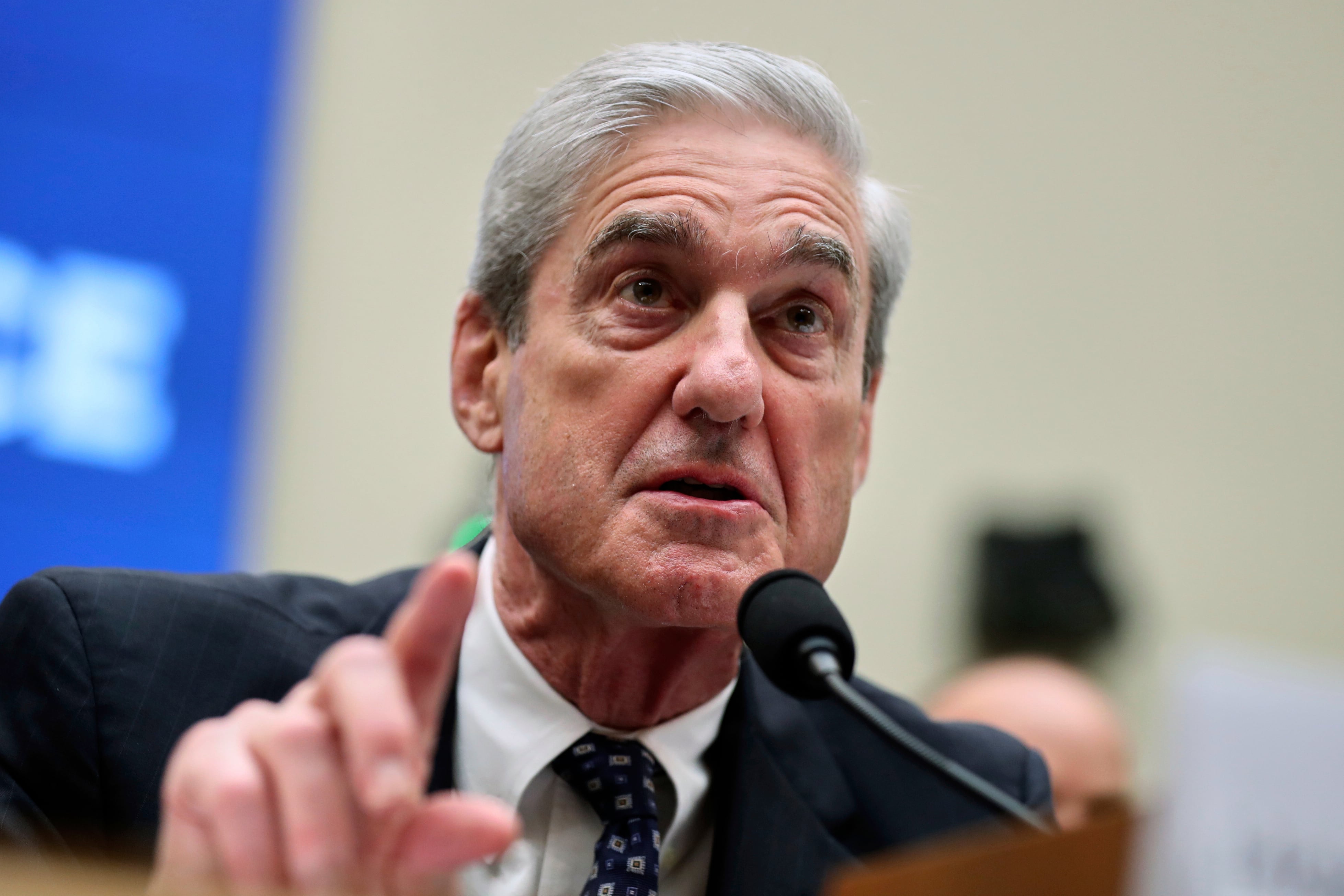 El exdirector del FBI y fiscal especial, Robert Mueller, testifica ante el Comité de Inteligencia de la Cámara de Representantes sobre su informe sobre la interferencia rusa en las elecciones de EEUU, en el Capitolio, en Washington, el 24 de julio de 2019. (AP Foto/Andrew Harnik, Archivo)