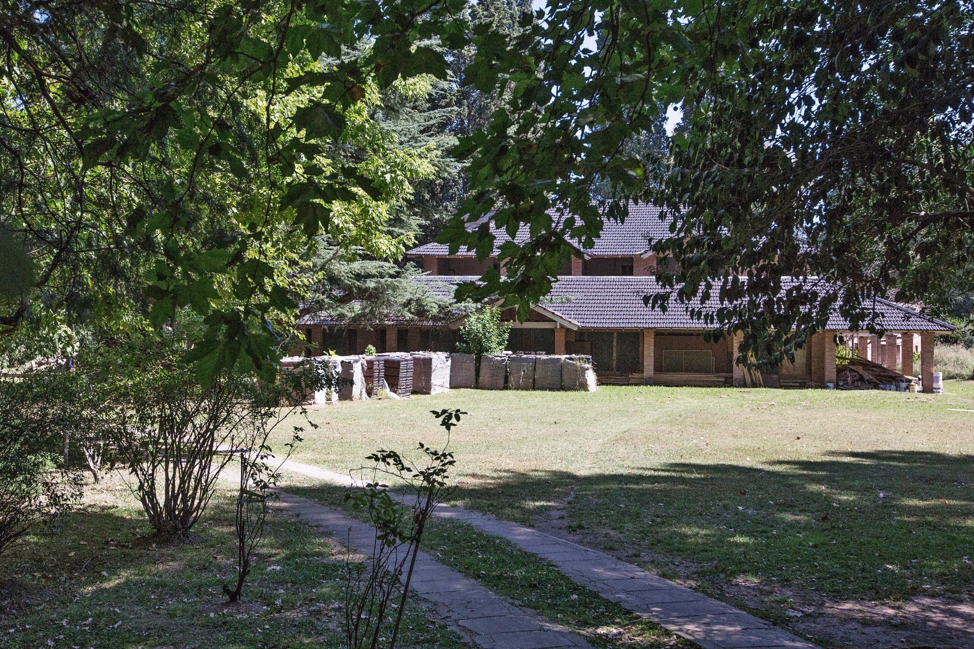 Una de las propiedades en Parque Leloir que compraron los hijastros de Moyano y que registraron a nombre de Dixey, una empresa proveedora de Camioneros