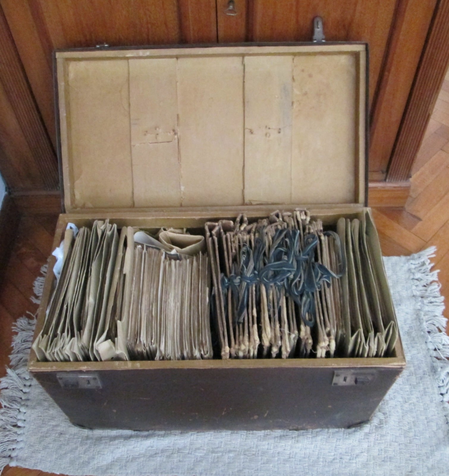 El baúl encontrado por María Marta Azar dentro de un volquete en la calle Asilna