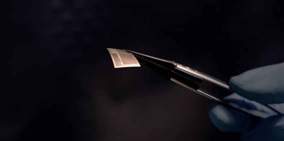 Crean un chip delgado como el papel para tener una conexión de alta velocidad entre el cerebro y la computadora