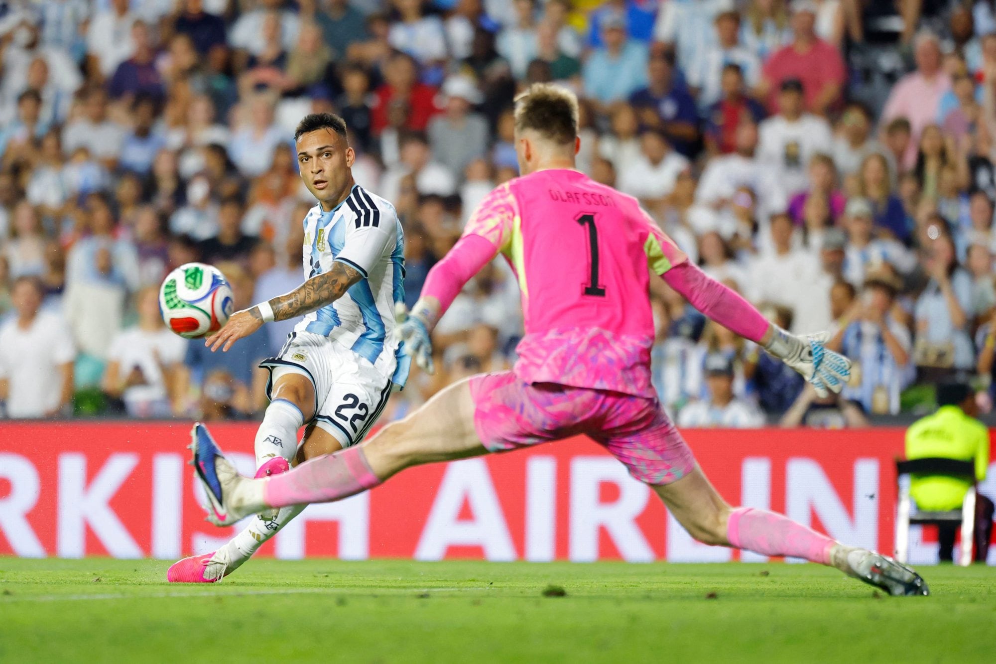 Ante Islandia, Lautaro Martínez dispuso de dos chances y no pudo convertir; aun así, ratificó el gran nivel que arrastra desde Inter.