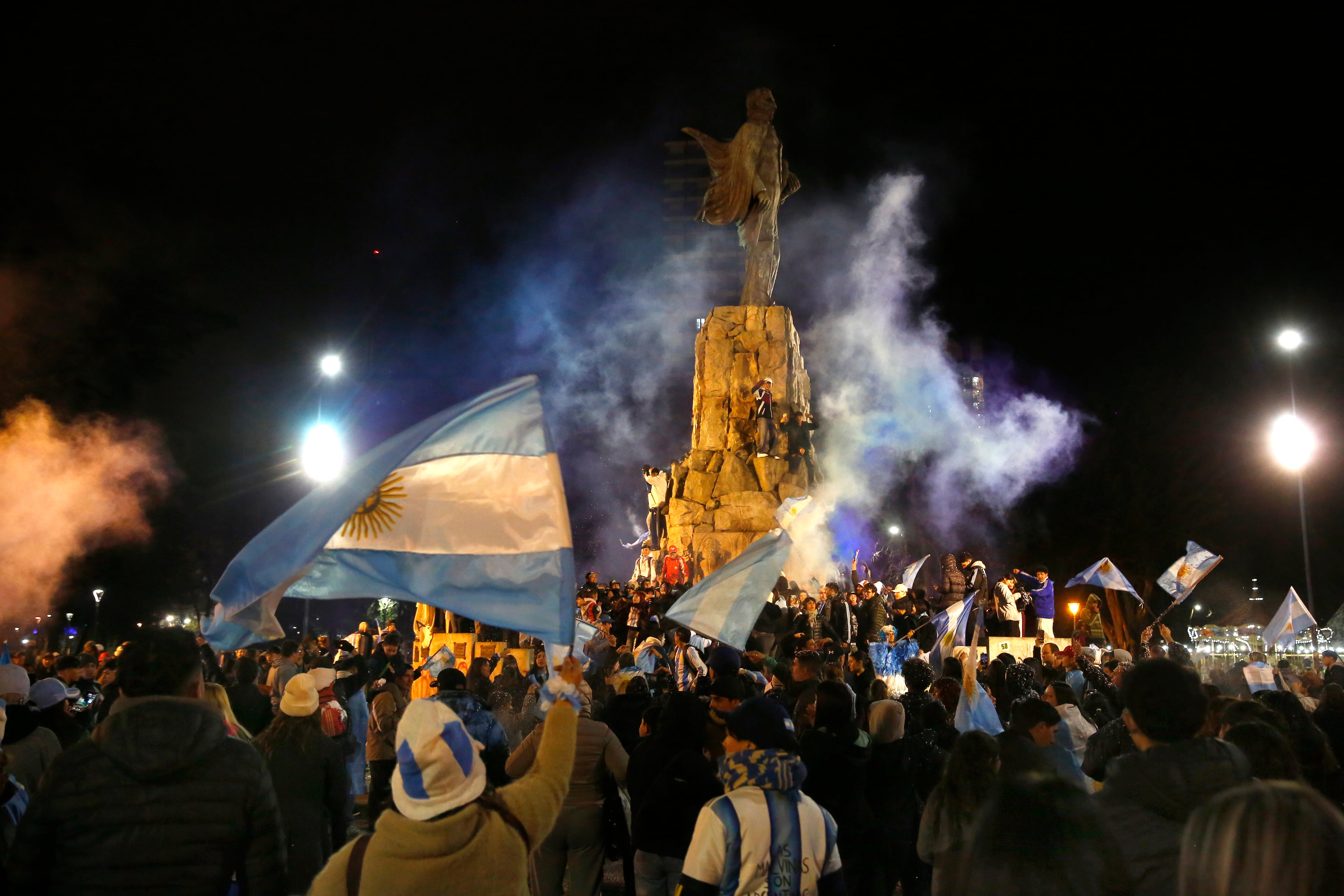 Sin copa, pero con orgullo: miles de argentinos salieron igual a las calles del interior para agradecer a la selección