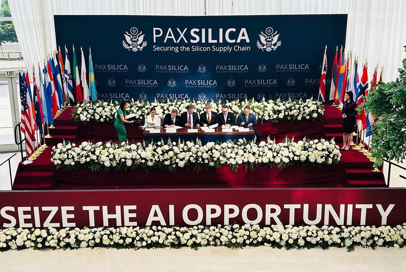 La Argentina adhirió a la iniciativa Pax Silica en una cumbre en Washington, este viernes.